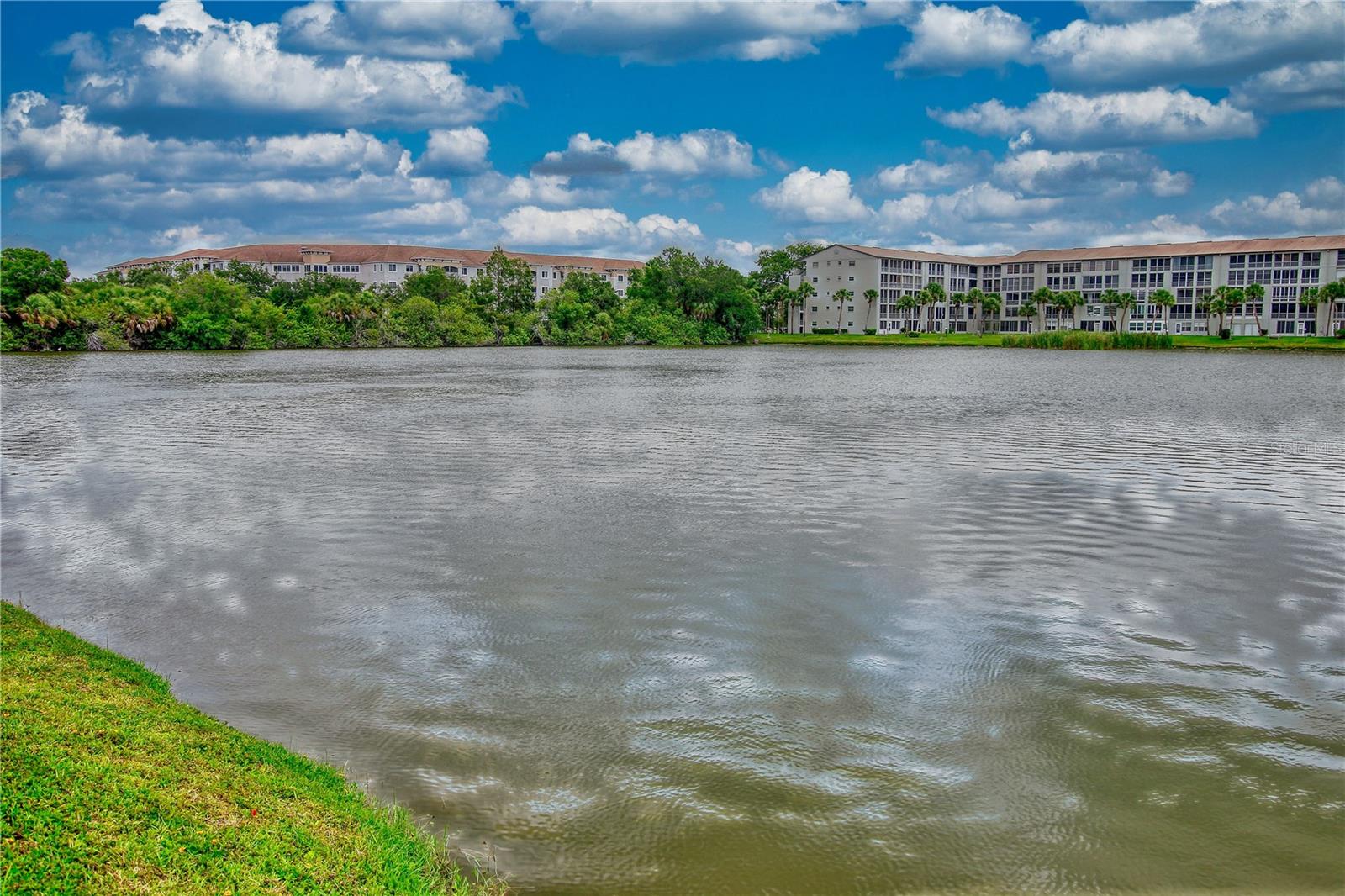 BAYSHORE ON THE LAKE APTS II SEC 3 - Residential