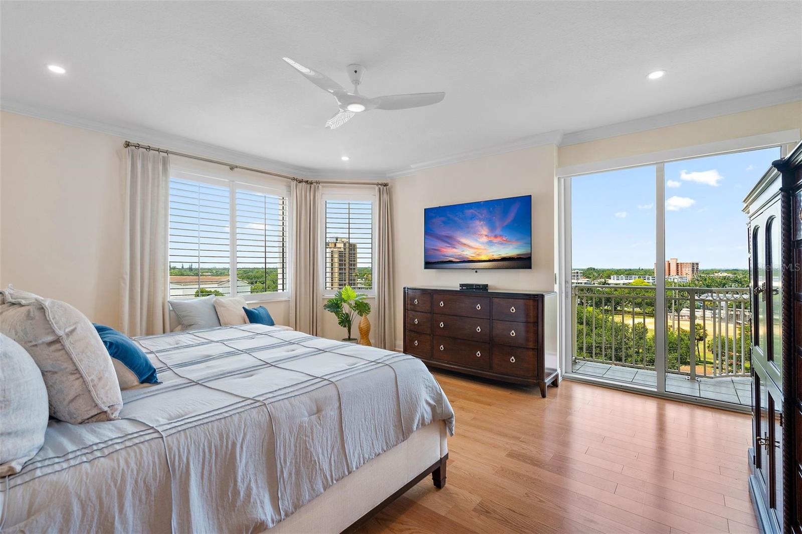 VINOY PLACE CONDO - Residential