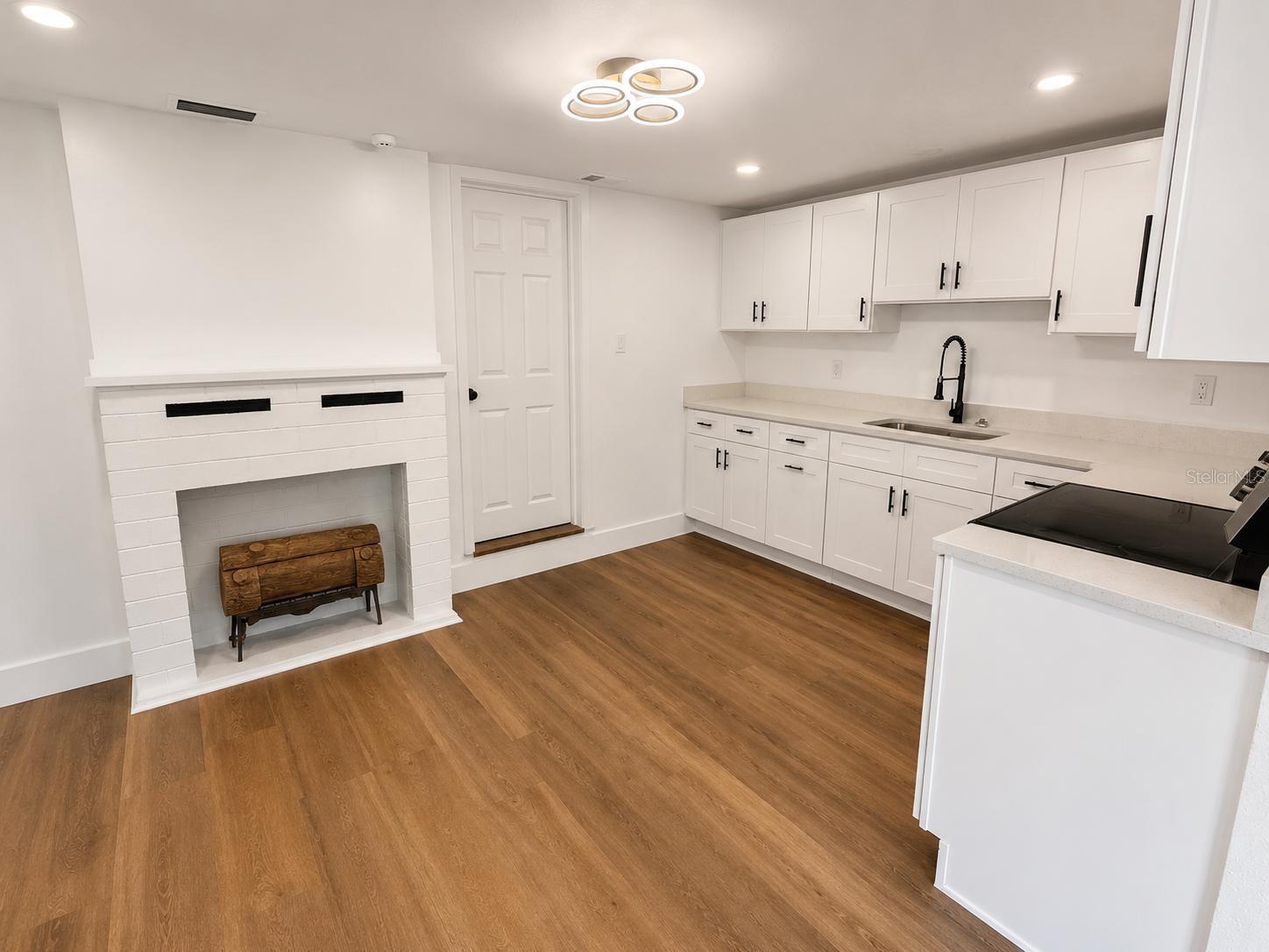 GLENDALE HEIGHTS - Residential