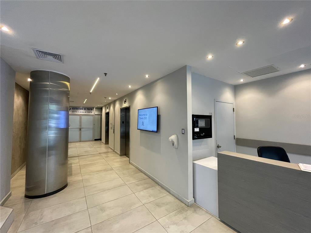 CITY TOWERS - Commercial Lease