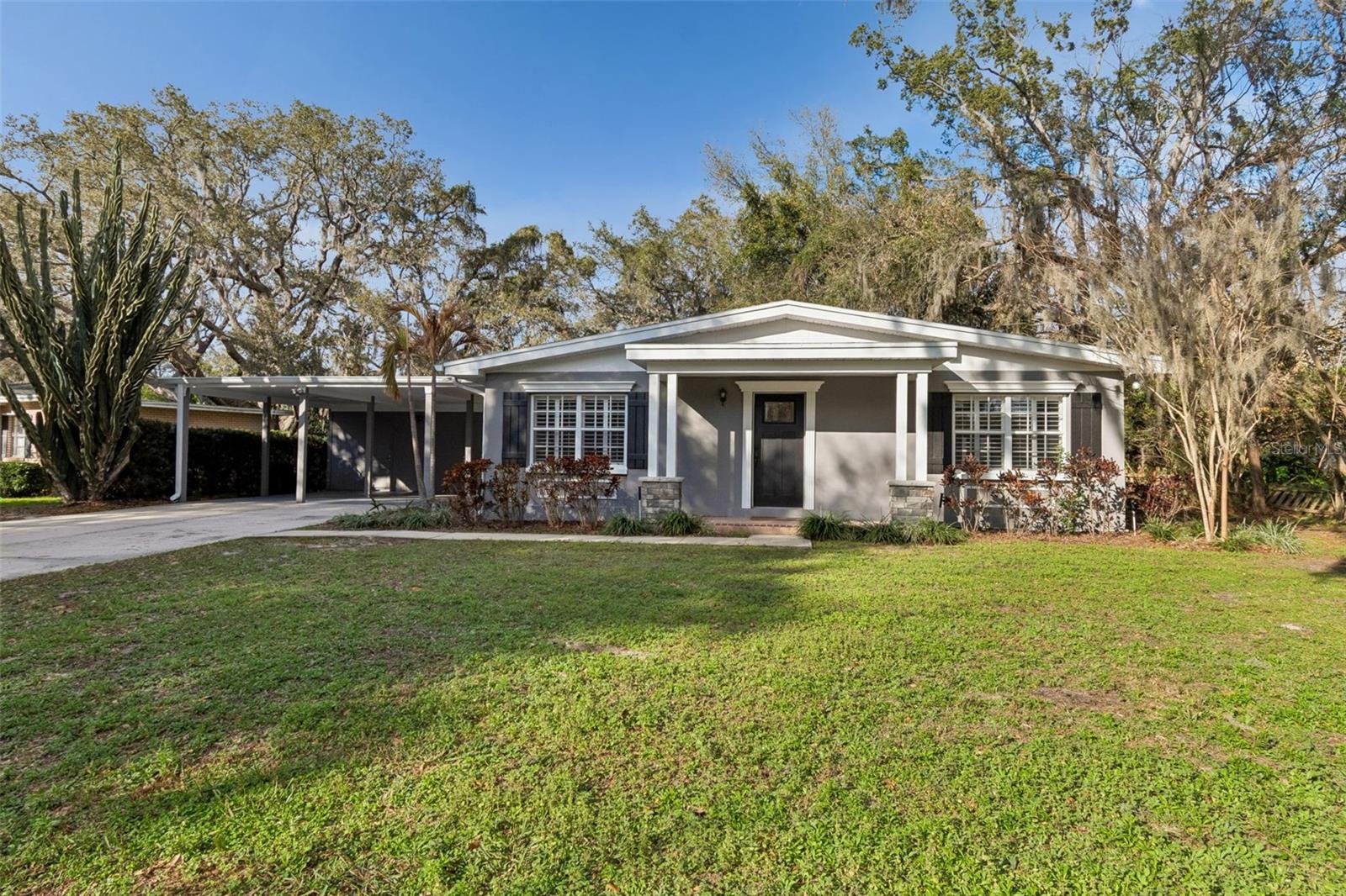 TEMPLE TERRACE - Updated Florida Mid Century Modern Home. Features two primary suites - one so large it would be perfect for In-Law quarters. Updated kitchen with white shaker cabinets, granite countertops, and stainless appliances. 4 Bedroom Split plan and 3 full bathrooms. (Could be 5 bedroom if buyer wants to add a wall)  Polished Terrazzo floors in most of the home. Roof (2014) and A/C (2024). Large oversized lot with curb appeal. Great location - Minutes to the Temple Terrace Golf Course, Schools, Parks, Public Boat Ramp, Shopping, Entertainment, and more!    
One or more photos have been virtually staged.