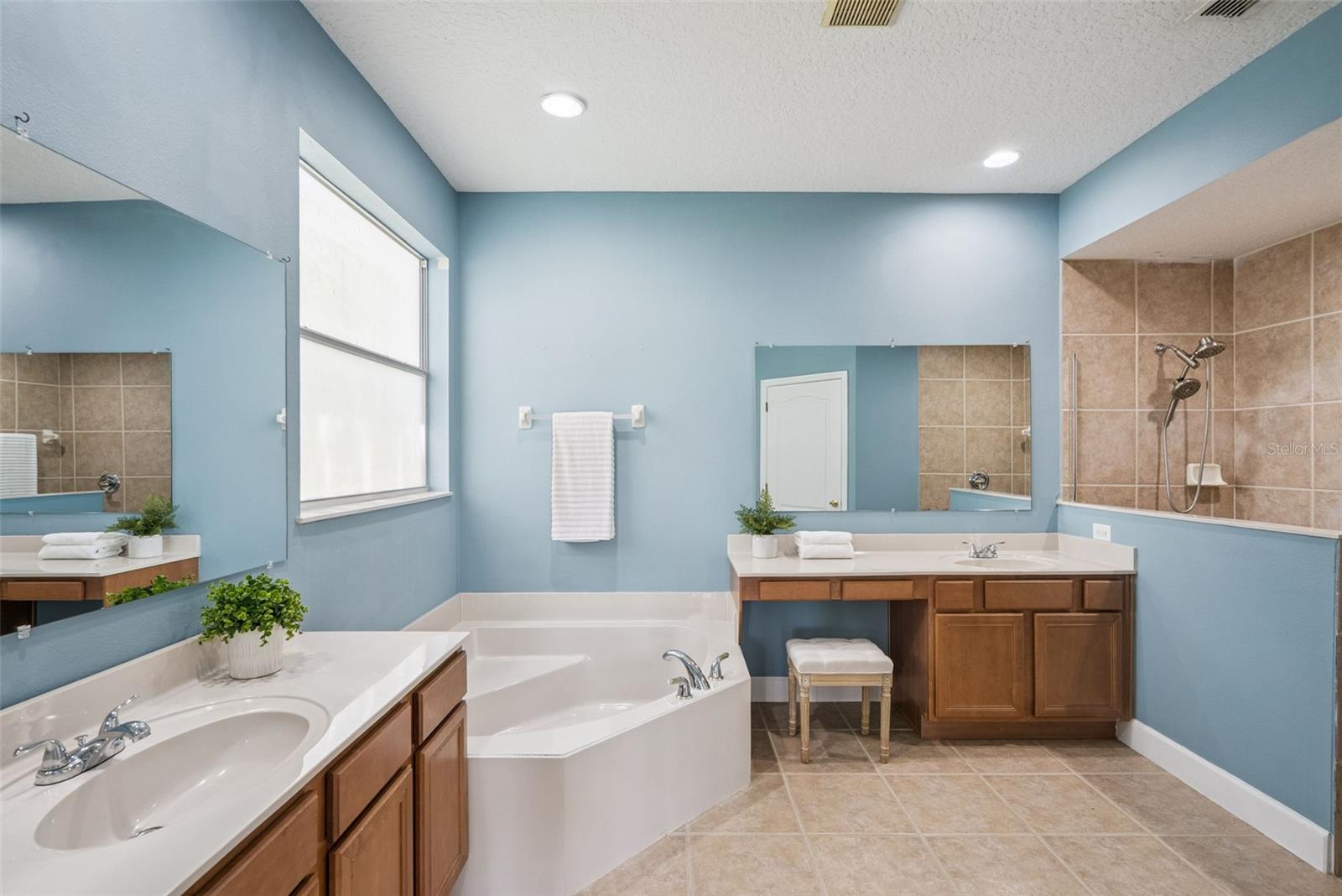 LIVE OAK RESERVE UNIT THREE - Residential