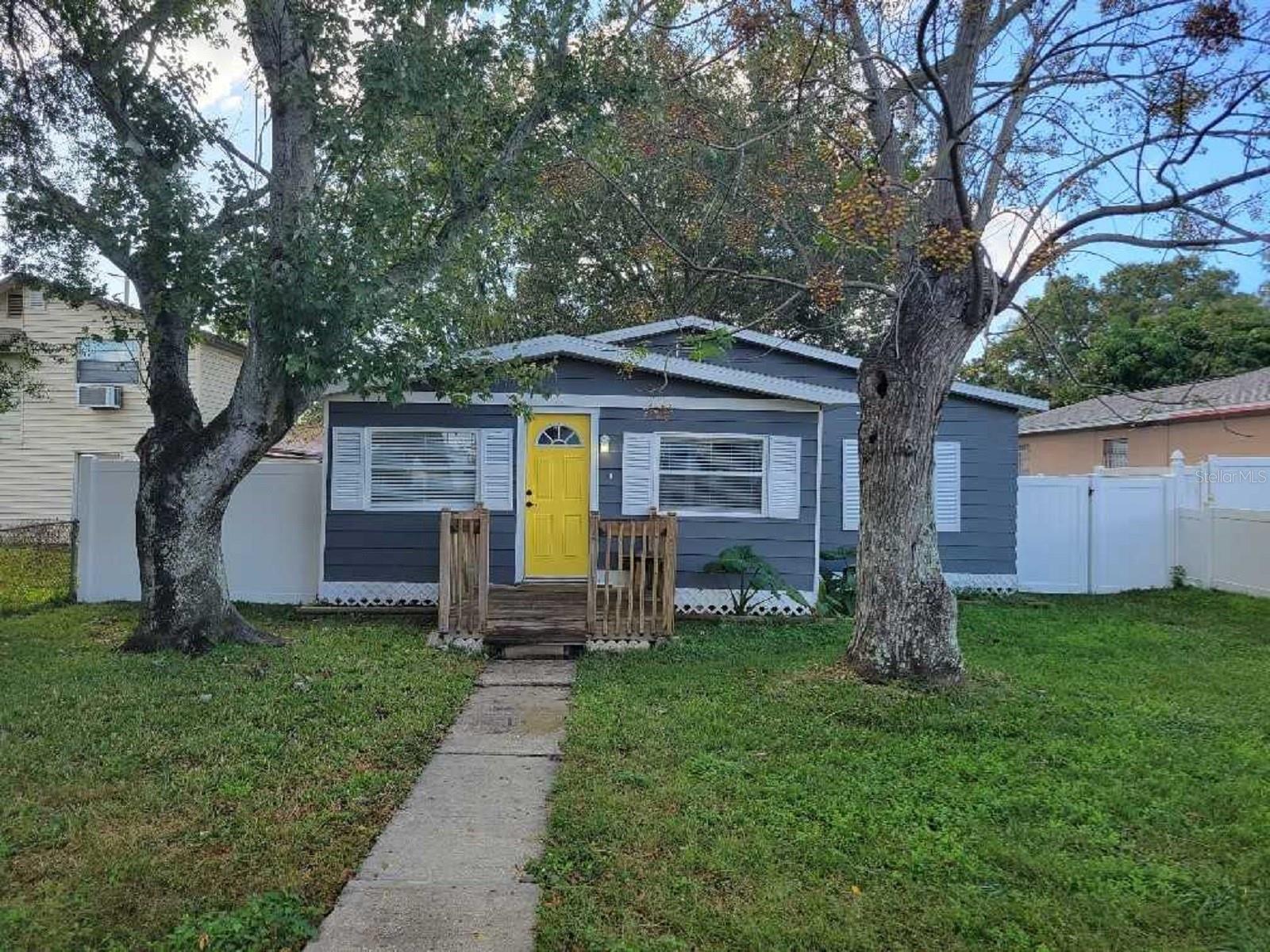PINE CREST VILLA ADD 6 - Residential
