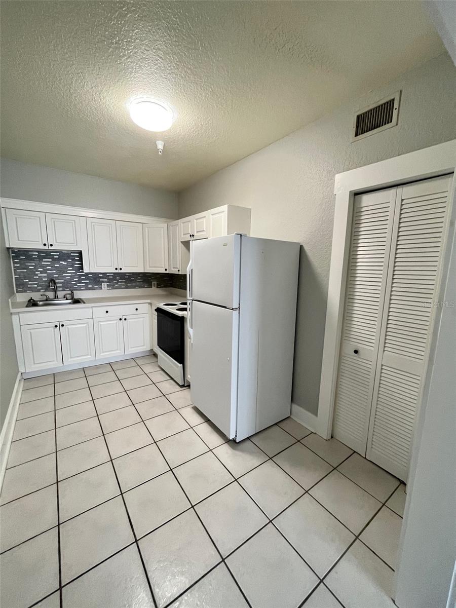 NORTONS SUB - Residential Lease