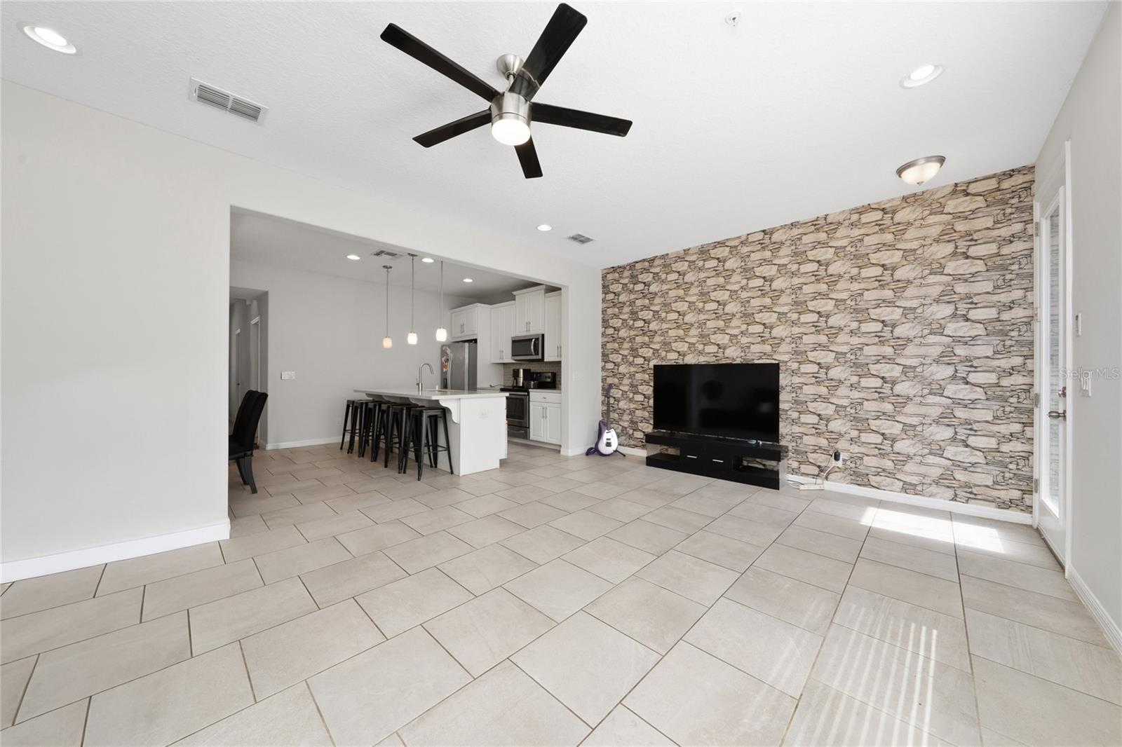 RANDAL PARK - Residential