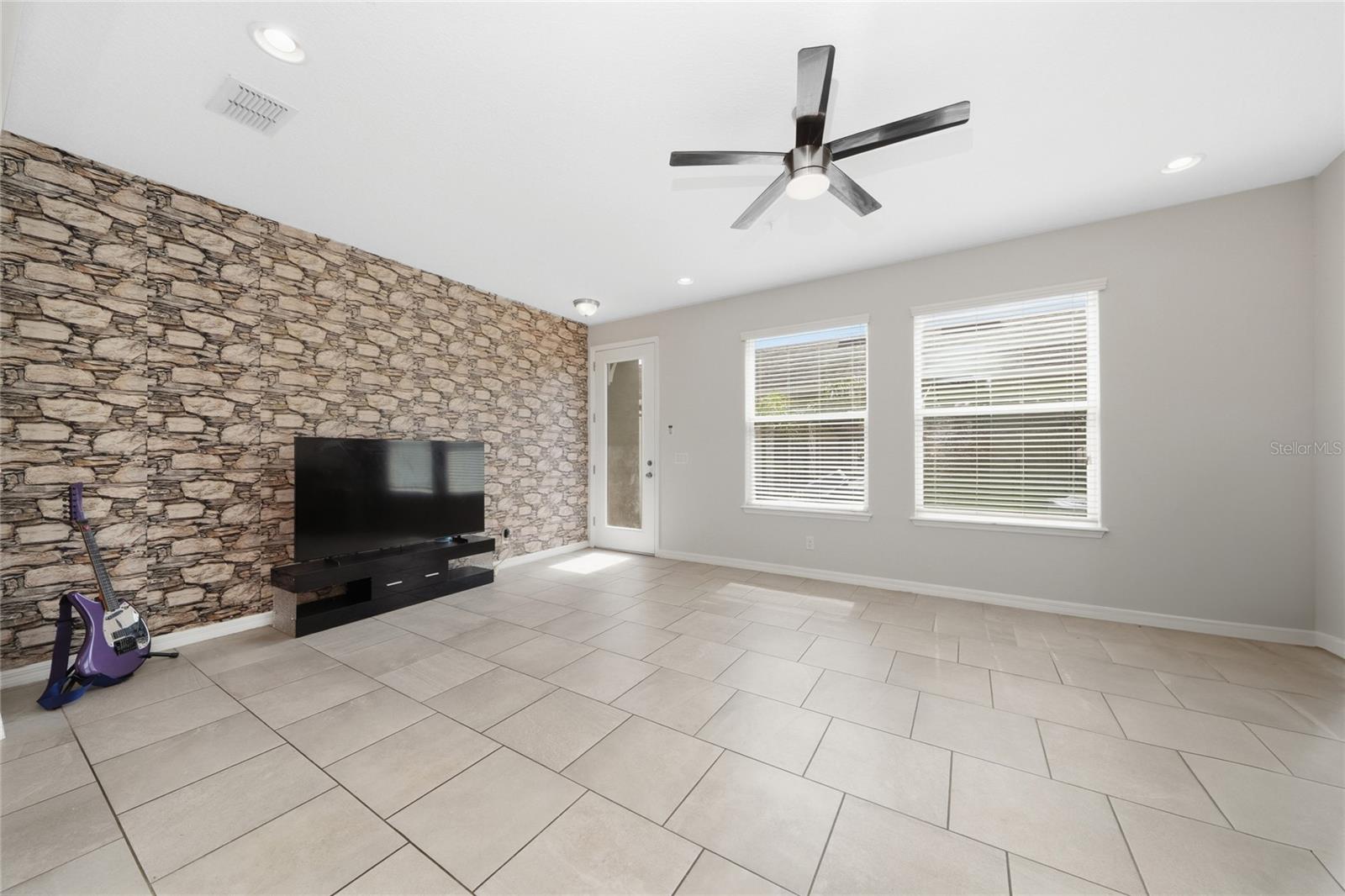 RANDAL PARK - Residential