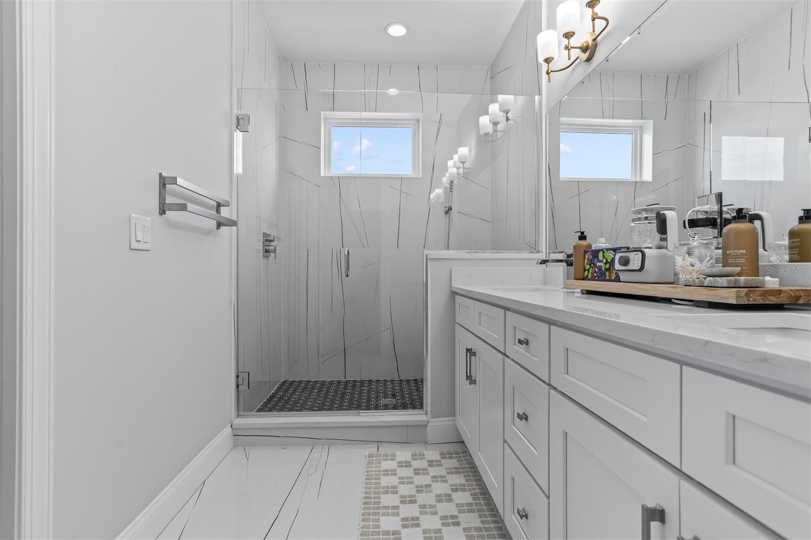 TOWNHOUSE GROUP 305 - Residential