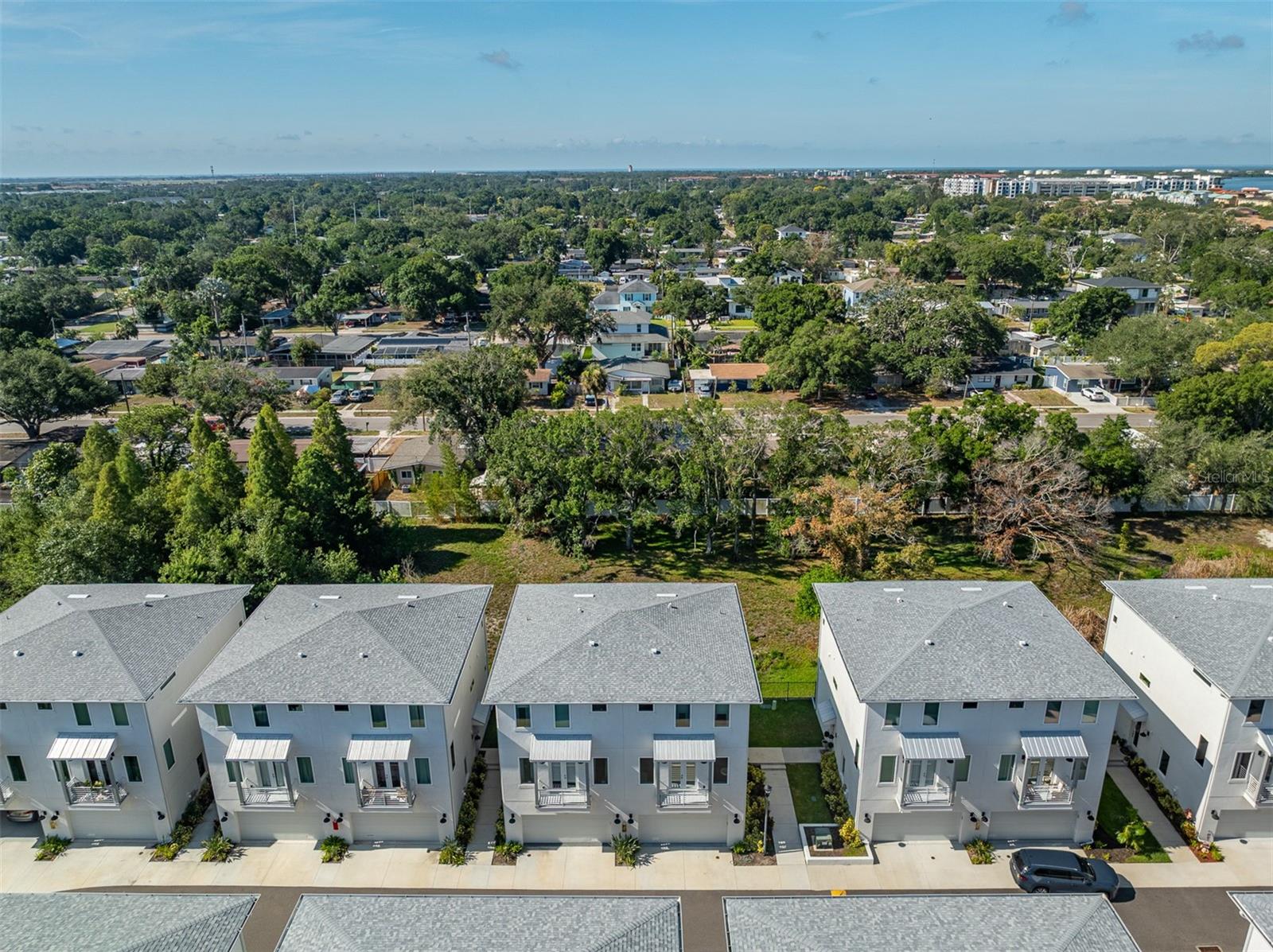TOWNHOUSE GROUP 305 - Residential