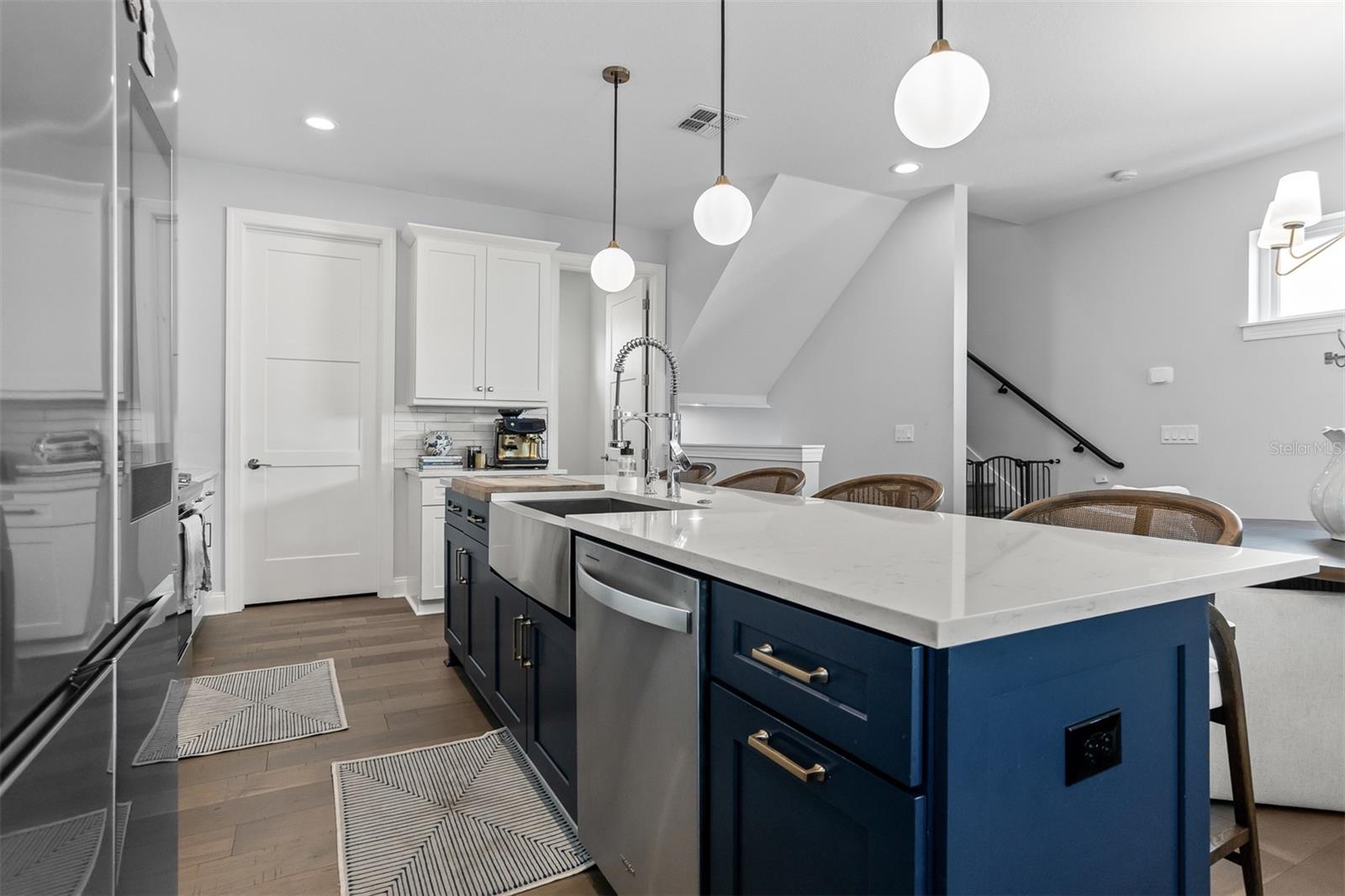 TOWNHOUSE GROUP 305 - Residential
