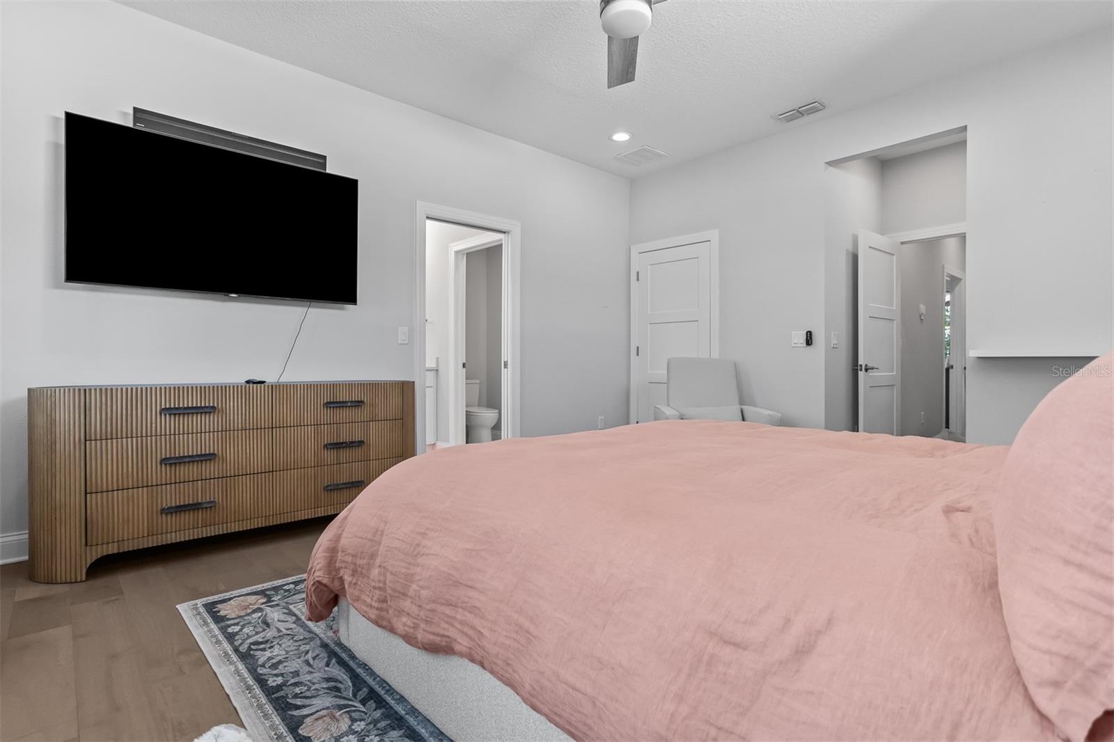TOWNHOUSE GROUP 305 - Residential