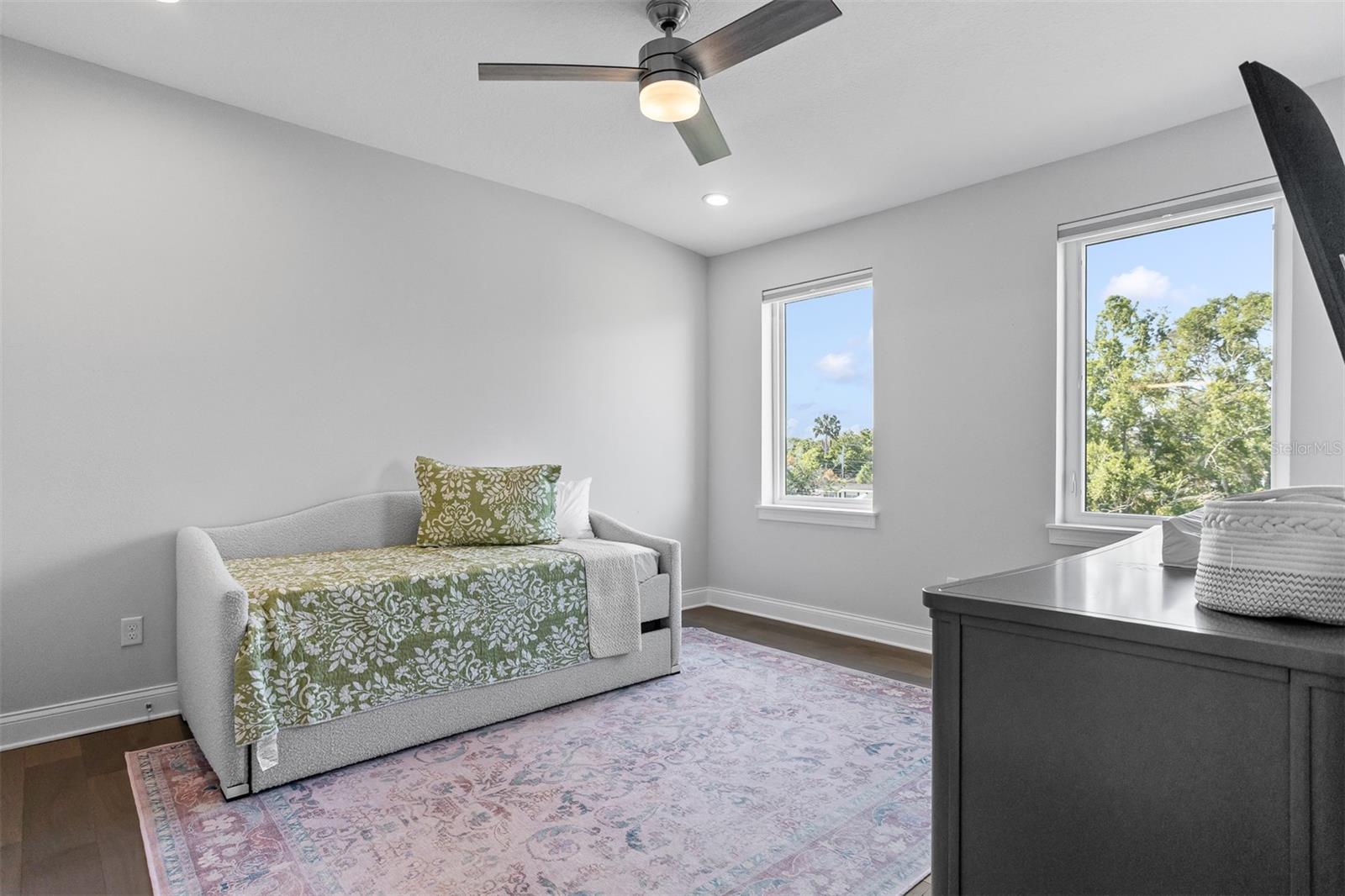 TOWNHOUSE GROUP 305 - Residential
