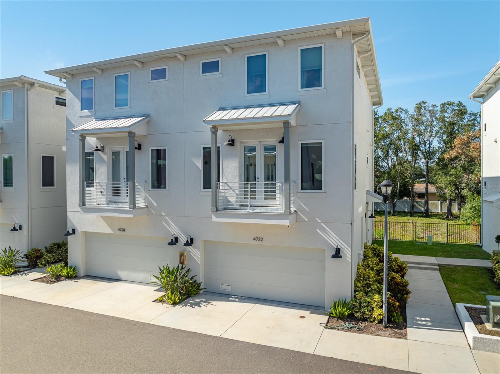 TOWNHOUSE GROUP 305 - Residential