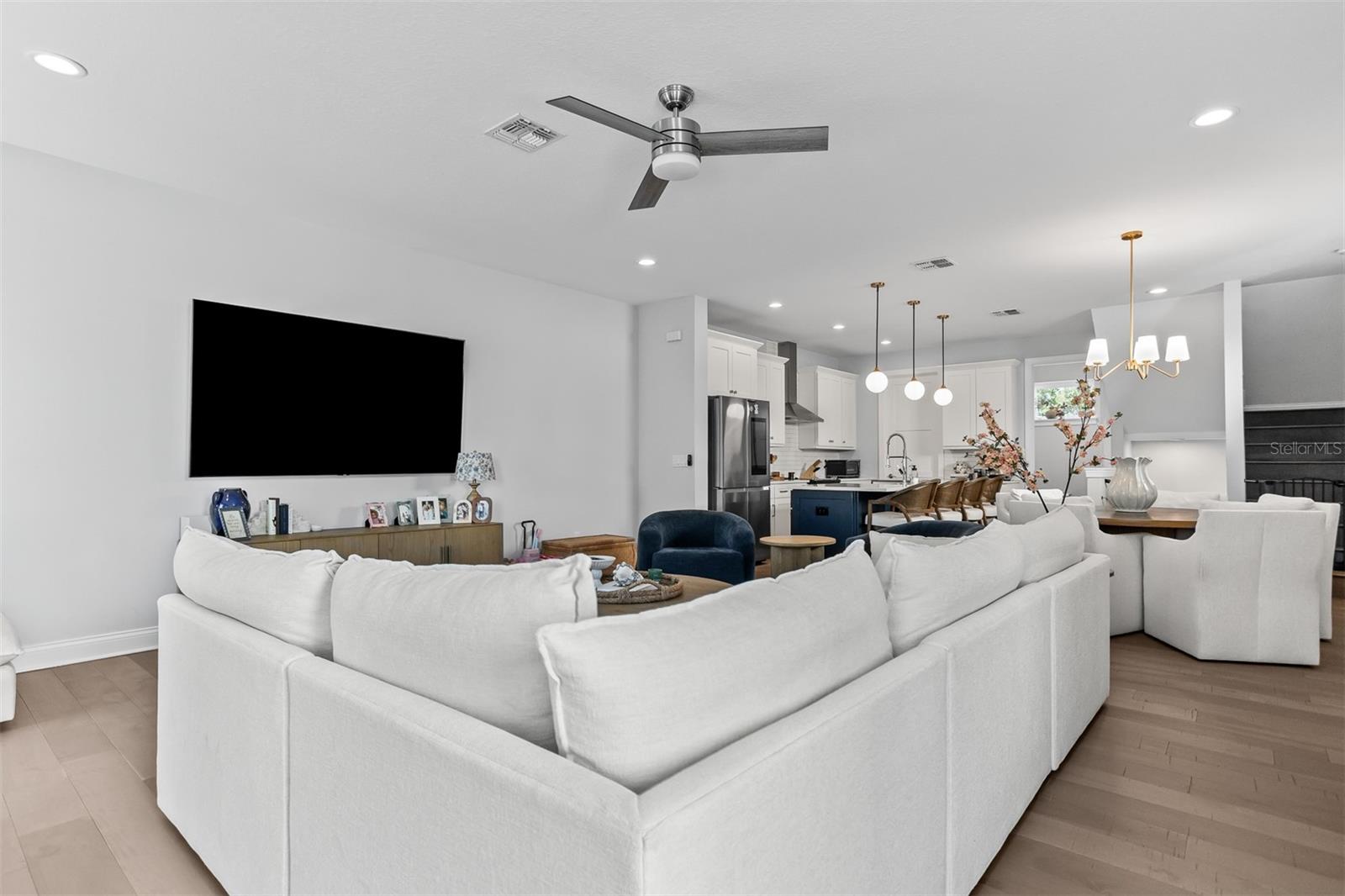 TOWNHOUSE GROUP 305 - Residential