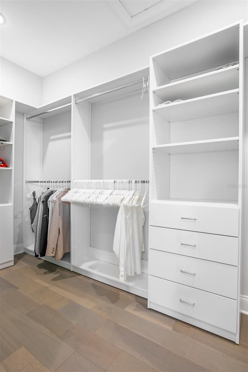 TOWNHOUSE GROUP 305 - Residential