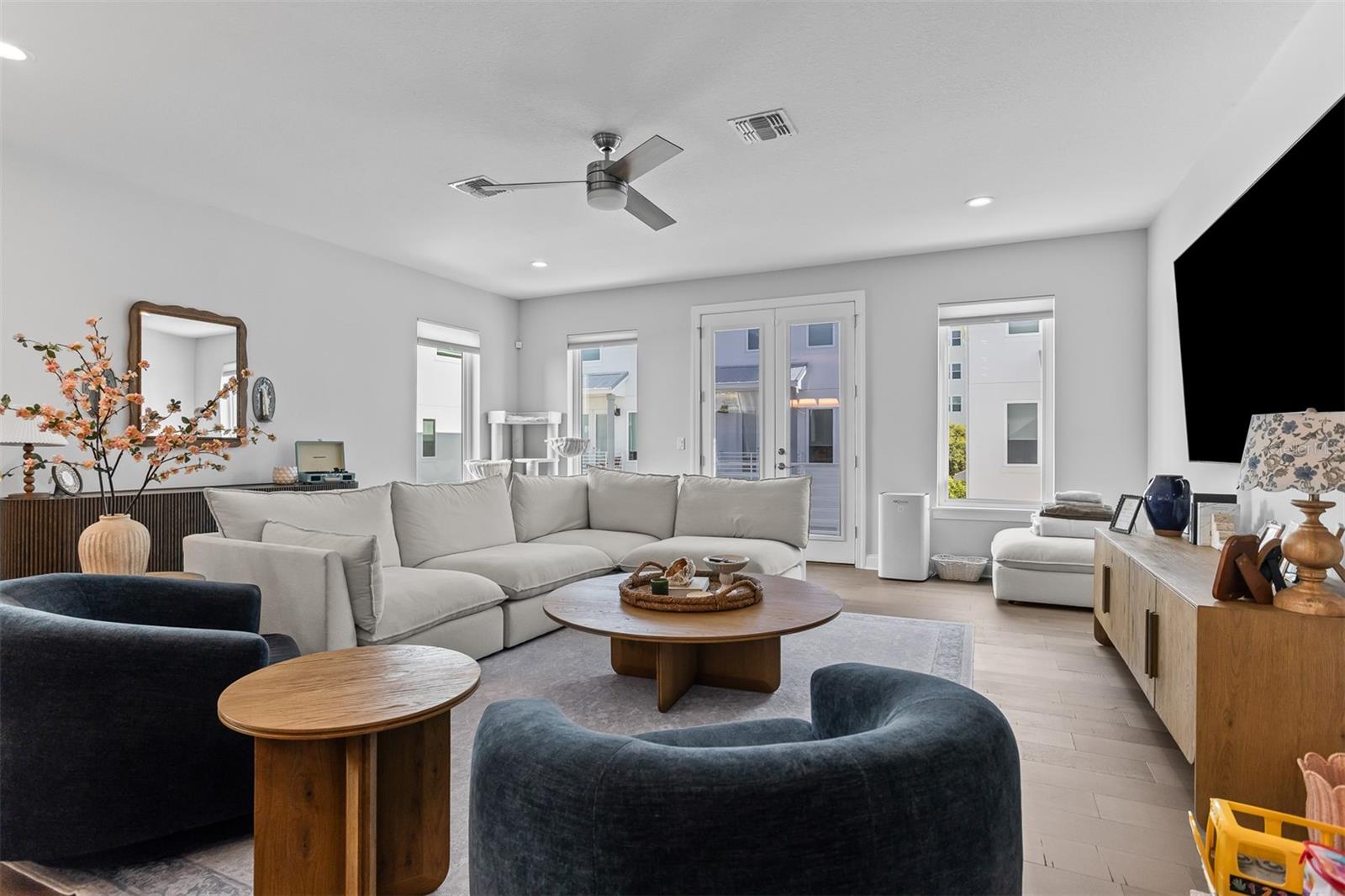 TOWNHOUSE GROUP 305 - Residential