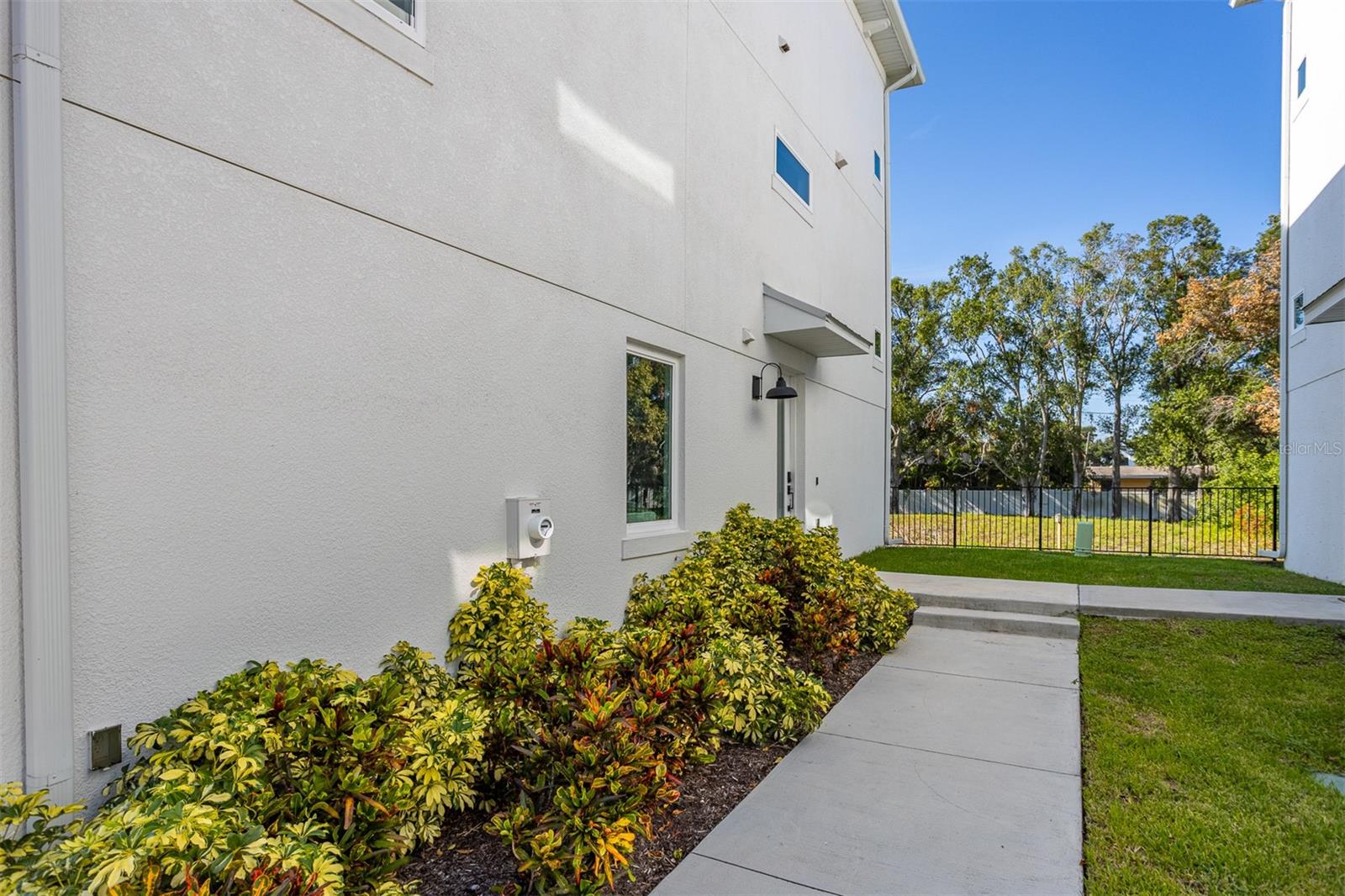 TOWNHOUSE GROUP 305 - Residential
