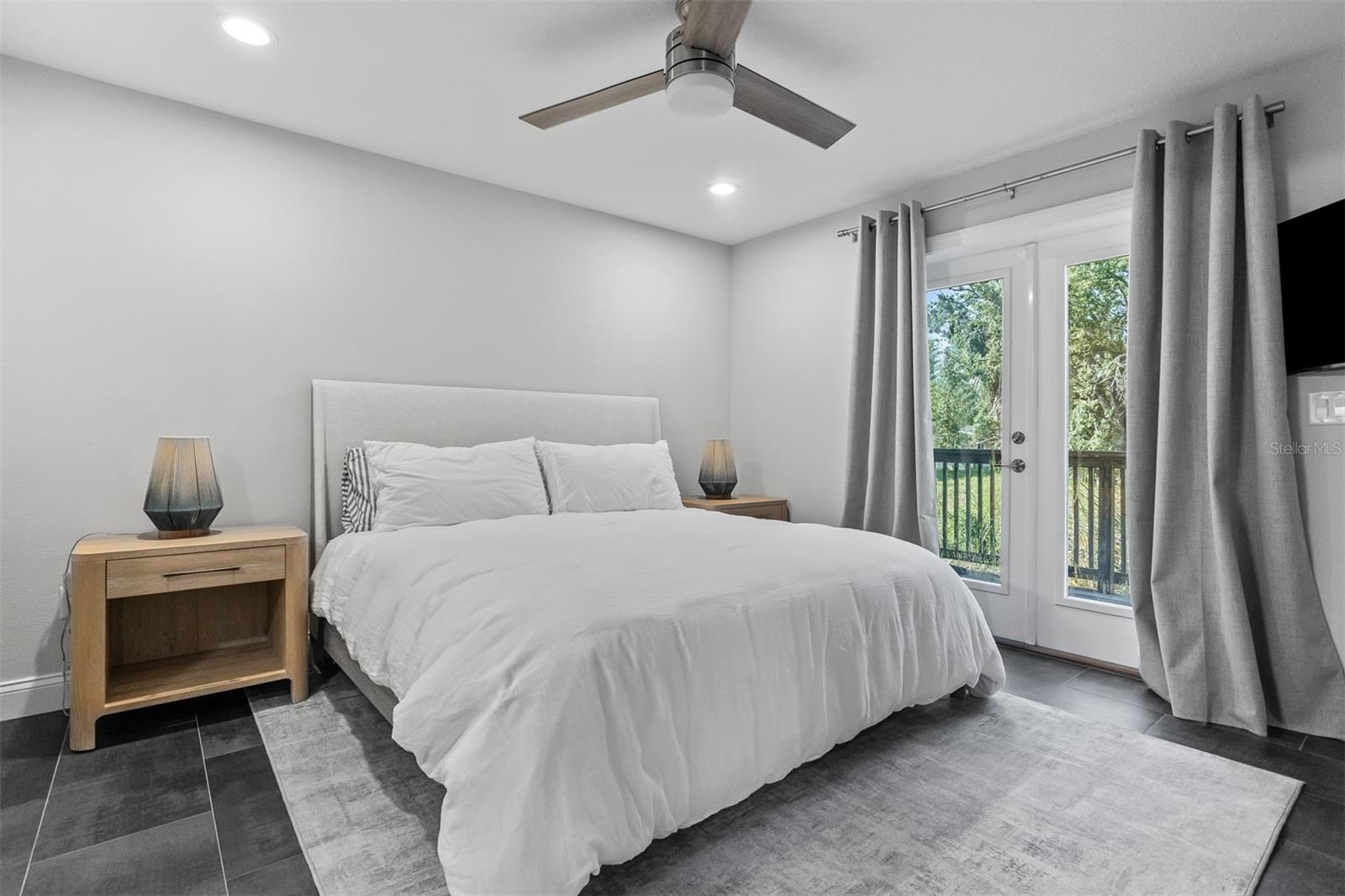 TOWNHOUSE GROUP 305 - Residential