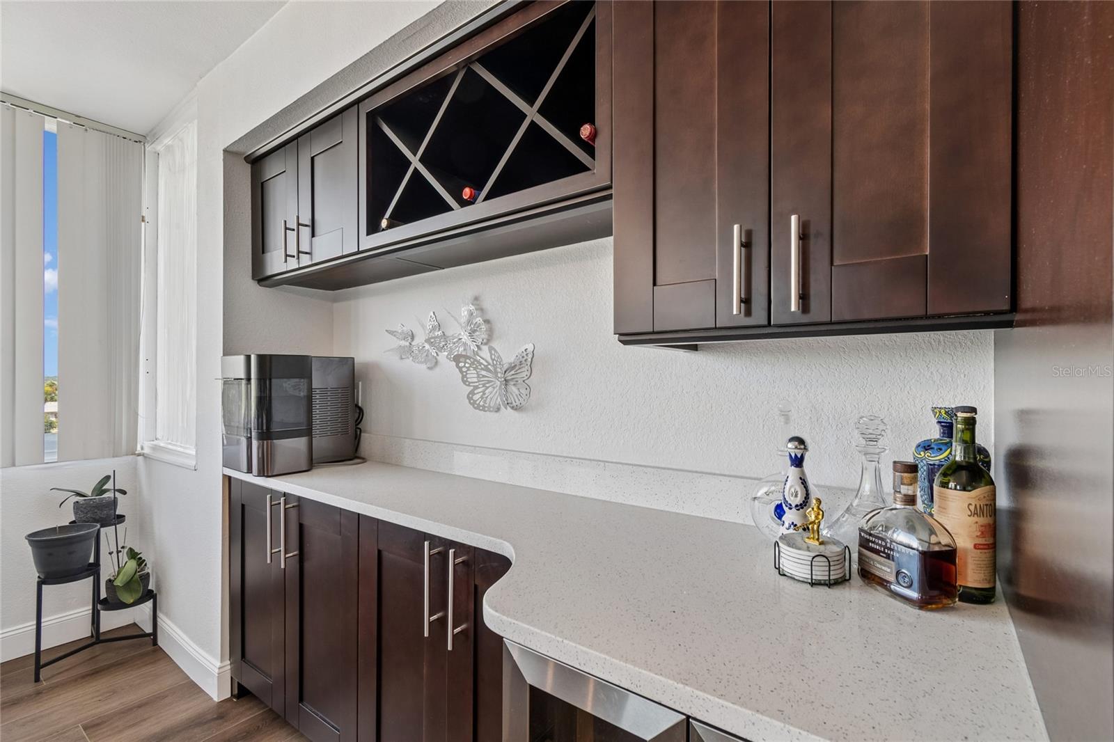 ISLAND POINT 1 CONDO - Residential