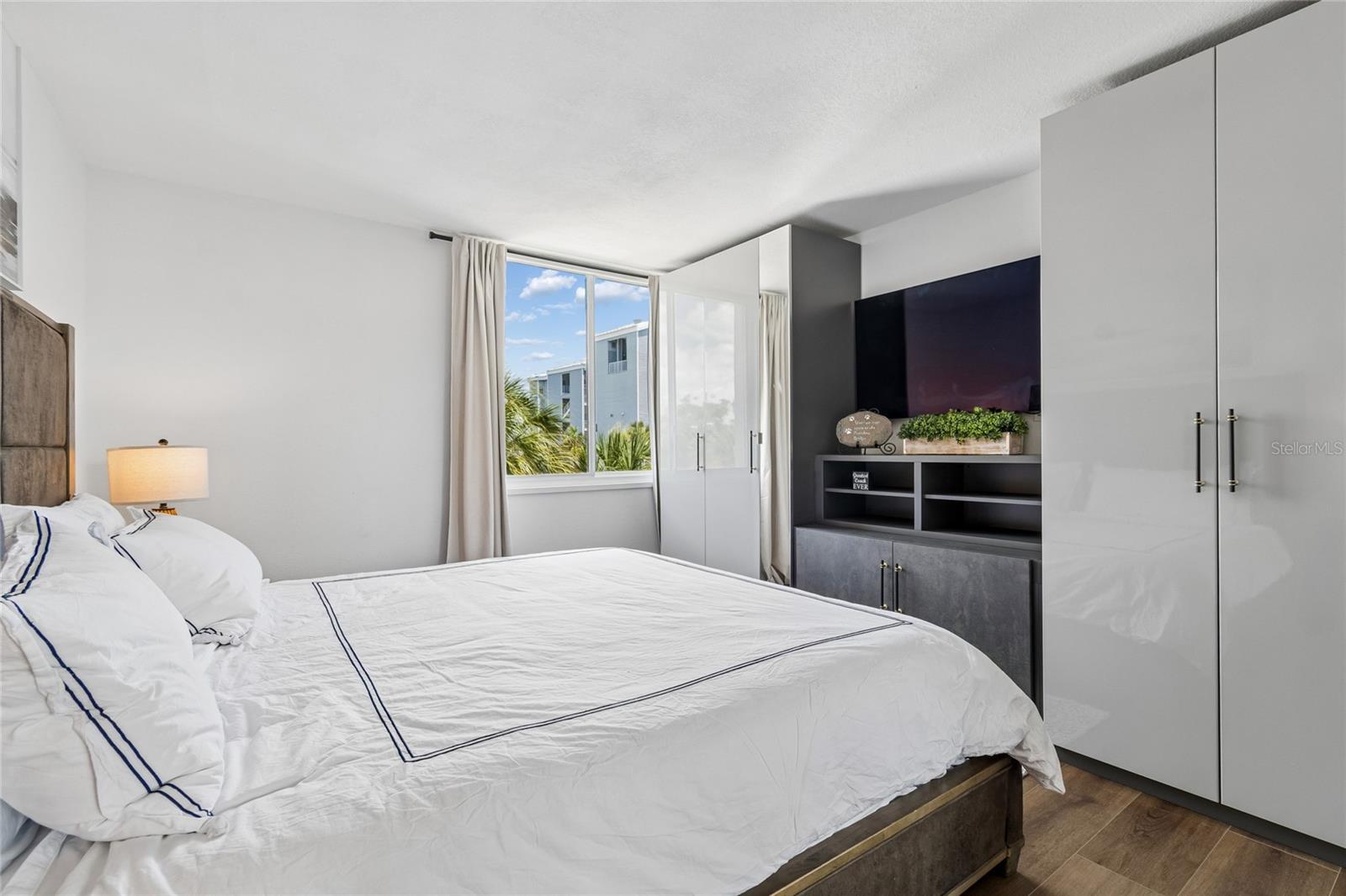 ISLAND POINT 1 CONDO - Residential