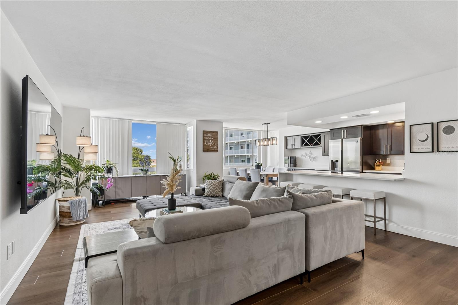 ISLAND POINT 1 CONDO - Residential