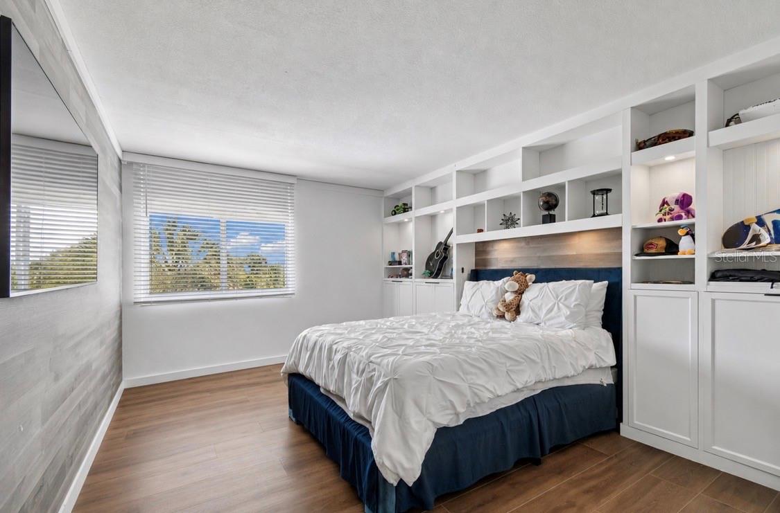 ISLAND POINT 1 CONDO - Residential
