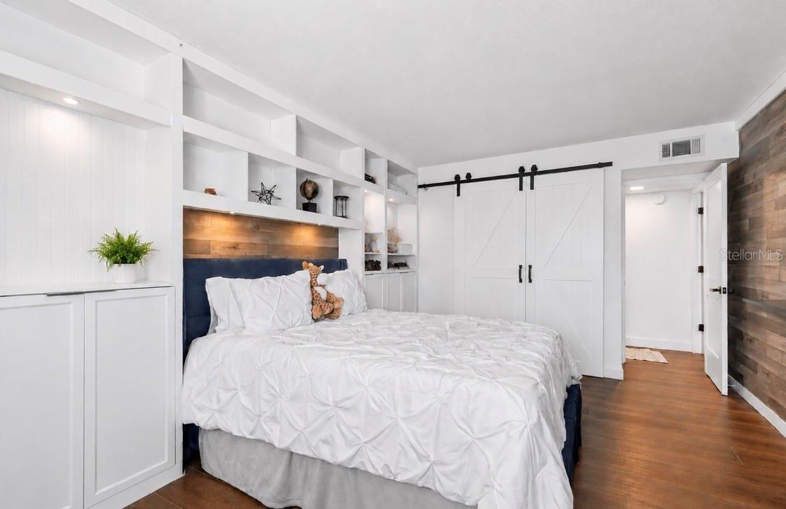 ISLAND POINT 1 CONDO - Residential