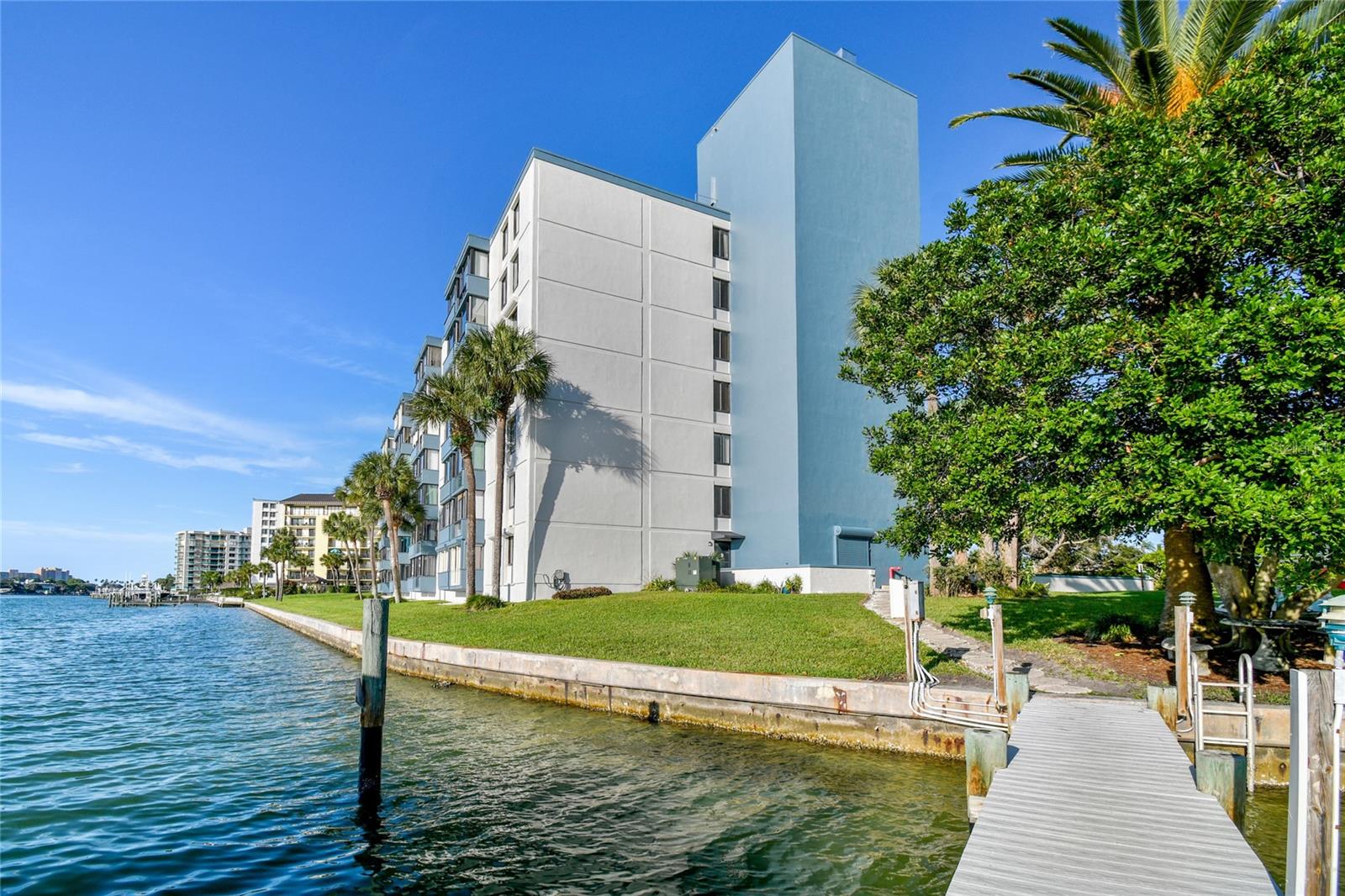 ISLAND POINT 1 CONDO - Residential