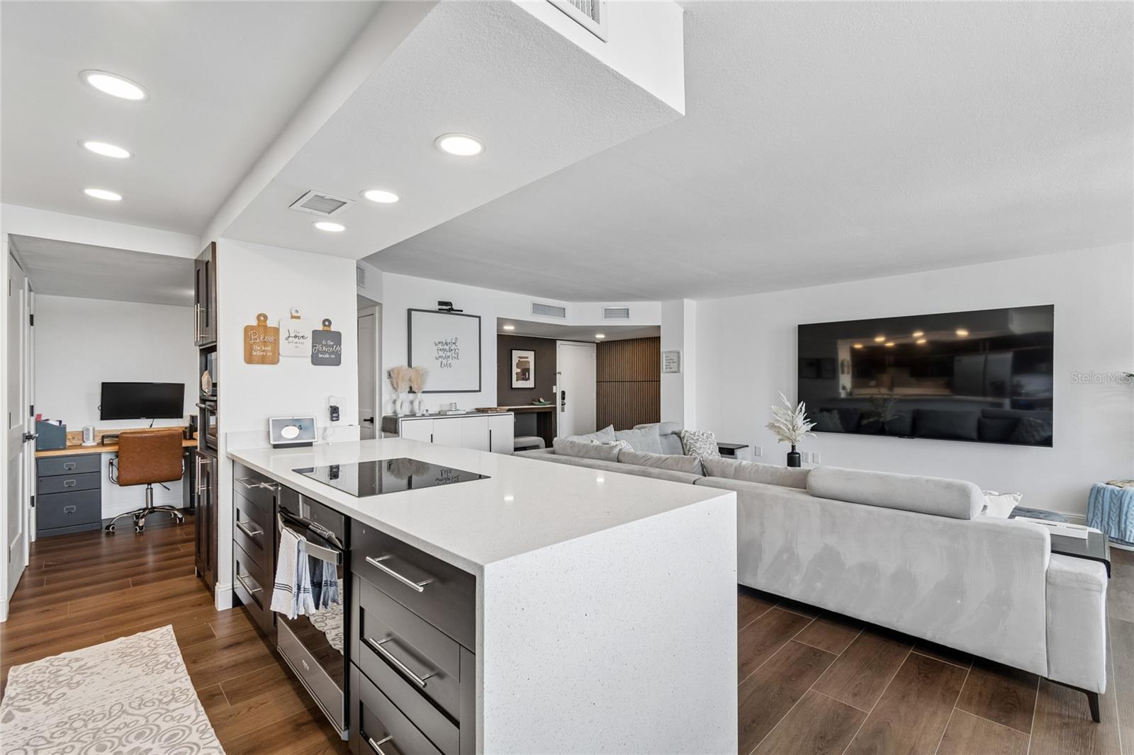 ISLAND POINT 1 CONDO - Residential