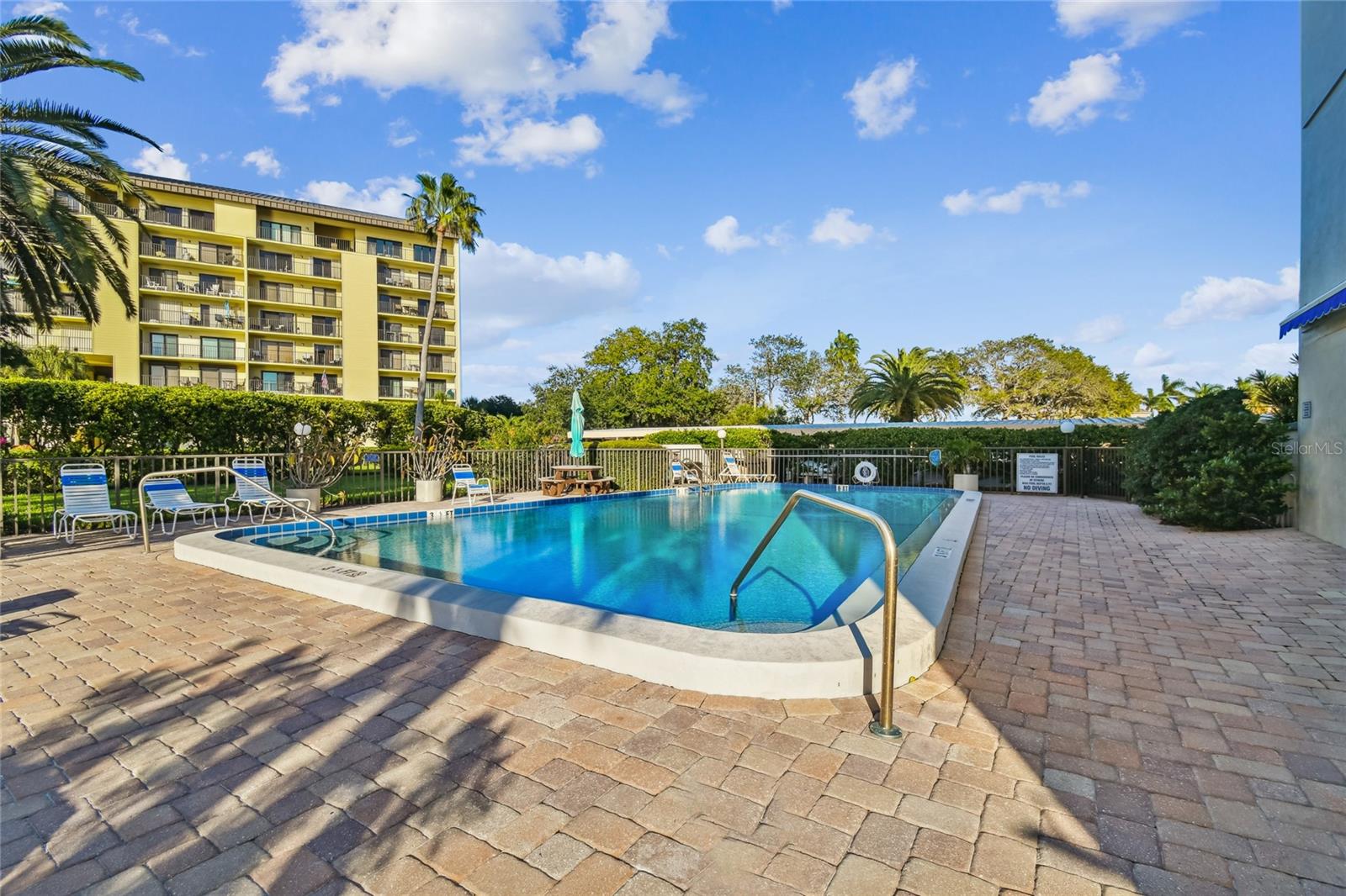 ISLAND POINT 1 CONDO - Residential