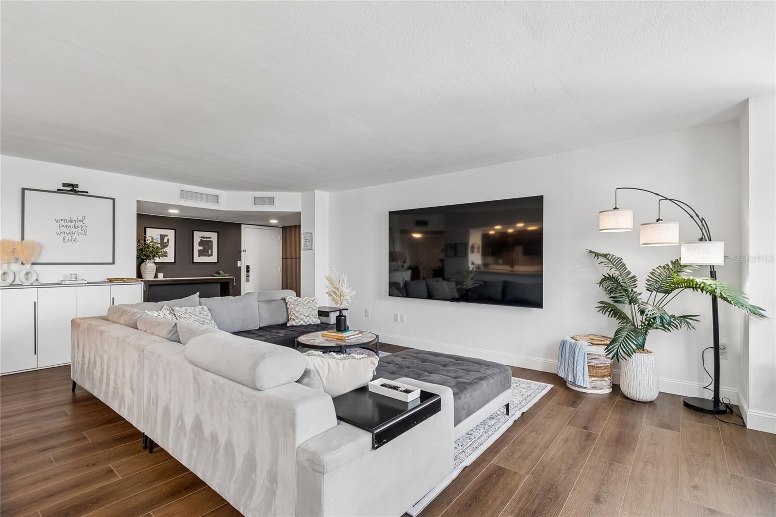 ISLAND POINT 1 CONDO - Residential