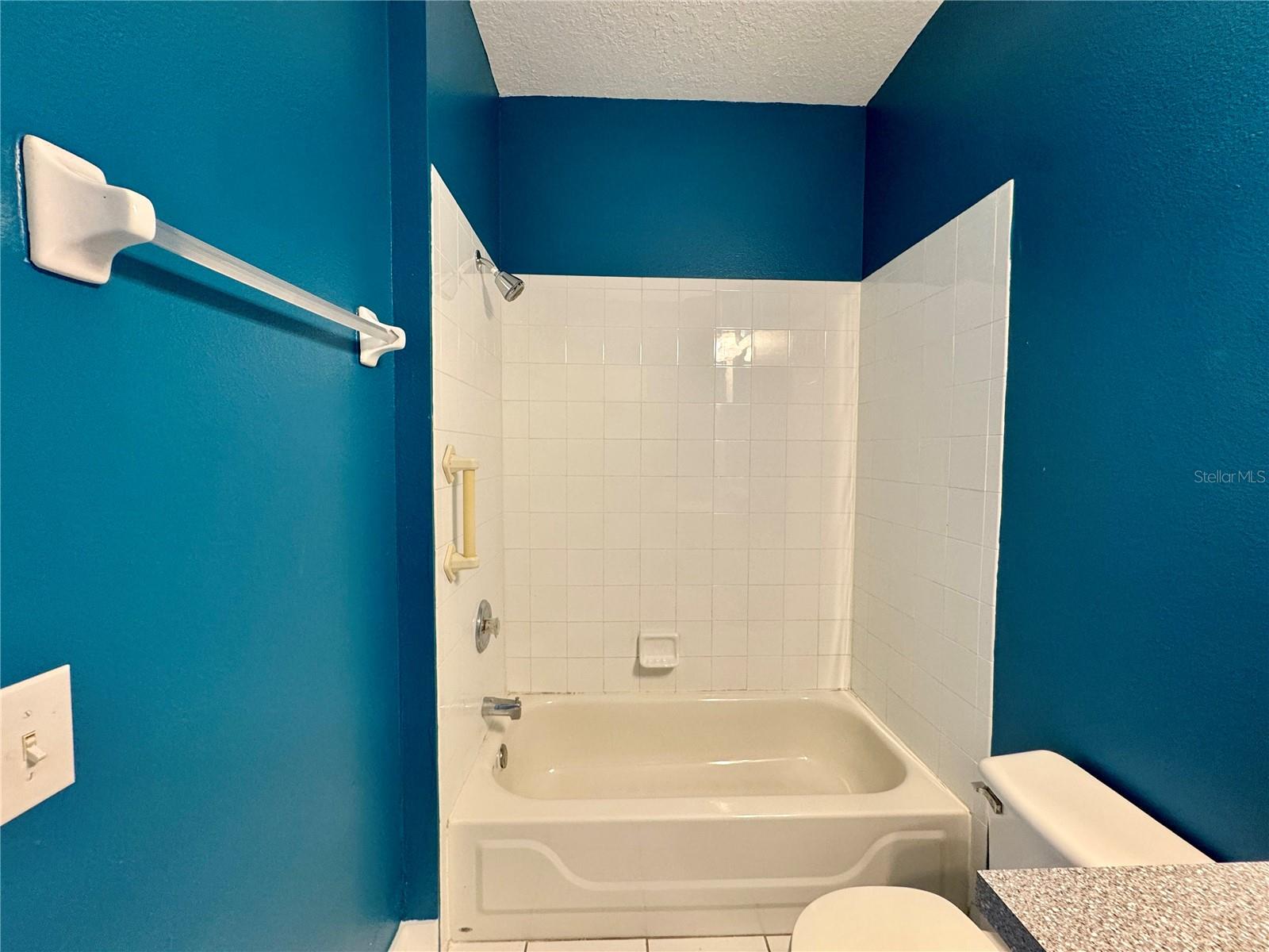 CRESTVIEW CONDO PH 01 - Residential