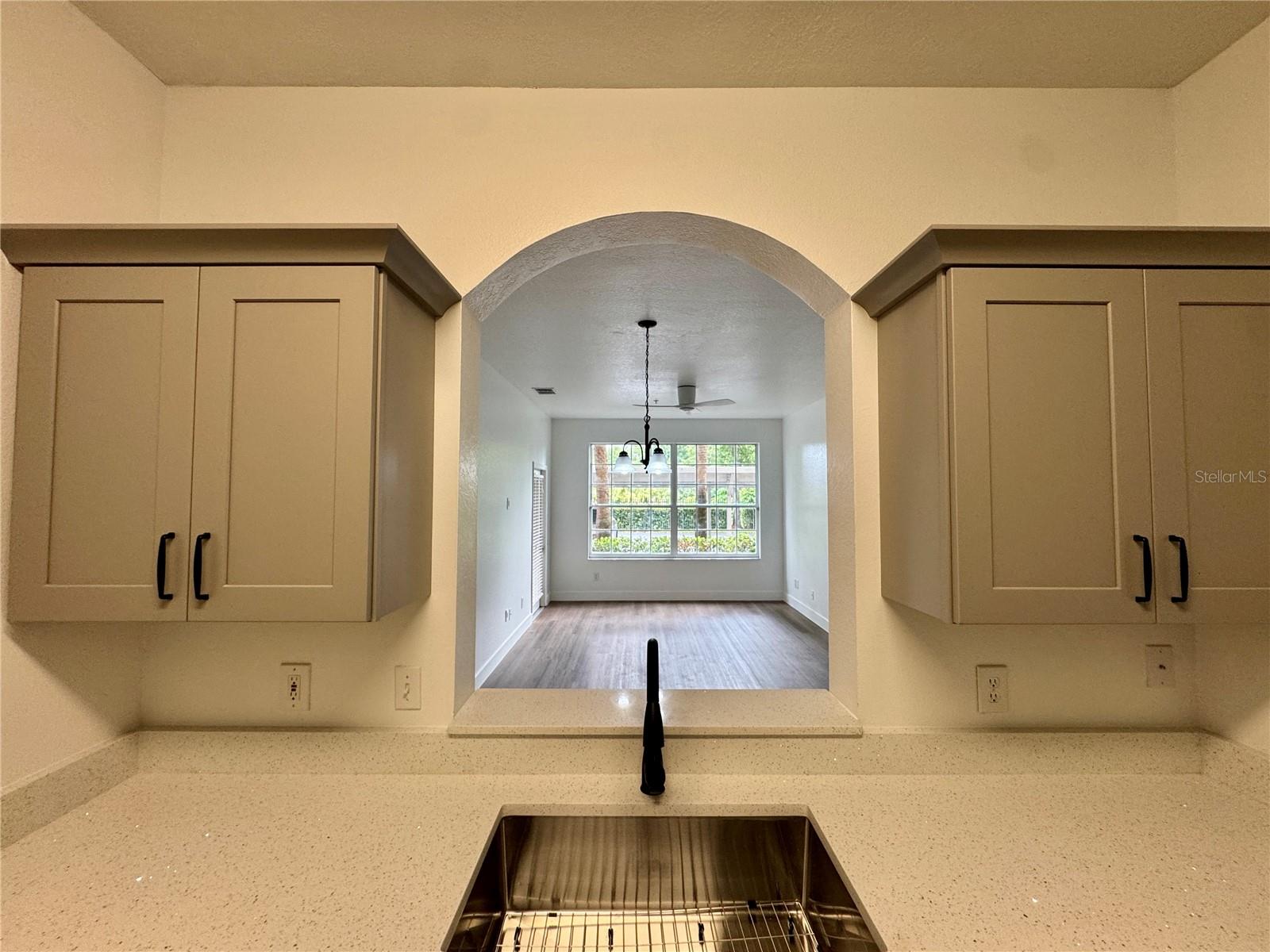 CRESTVIEW CONDO PH 01 - Residential