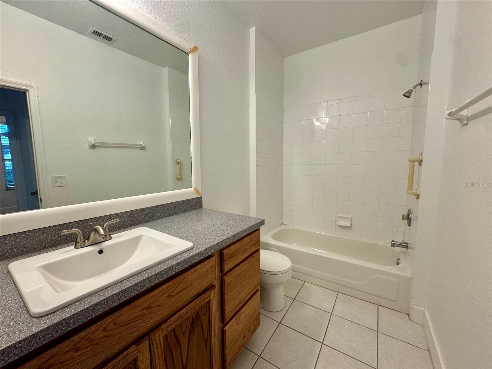 CRESTVIEW CONDO PH 01 - Residential