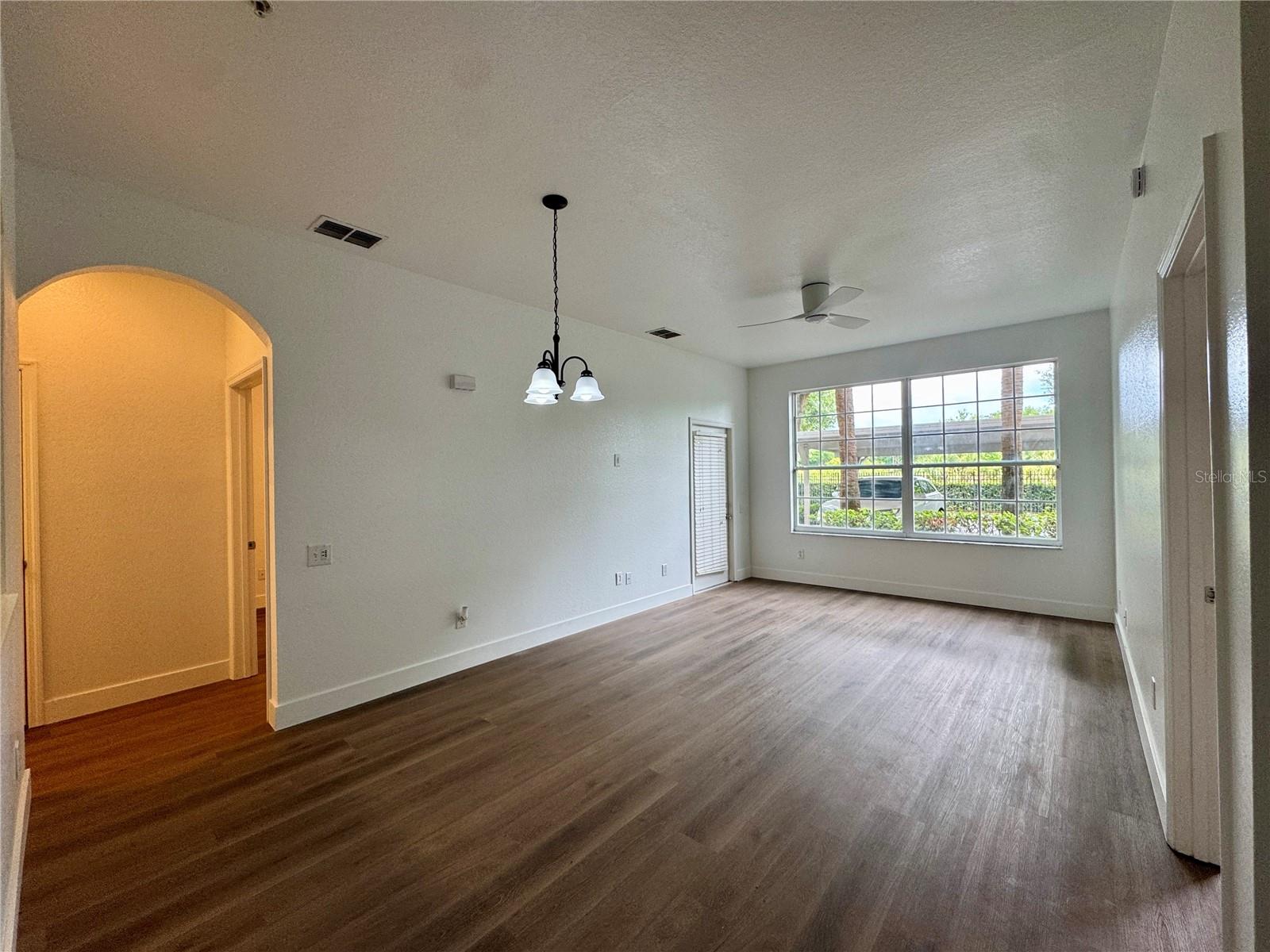 CRESTVIEW CONDO PH 01 - Residential