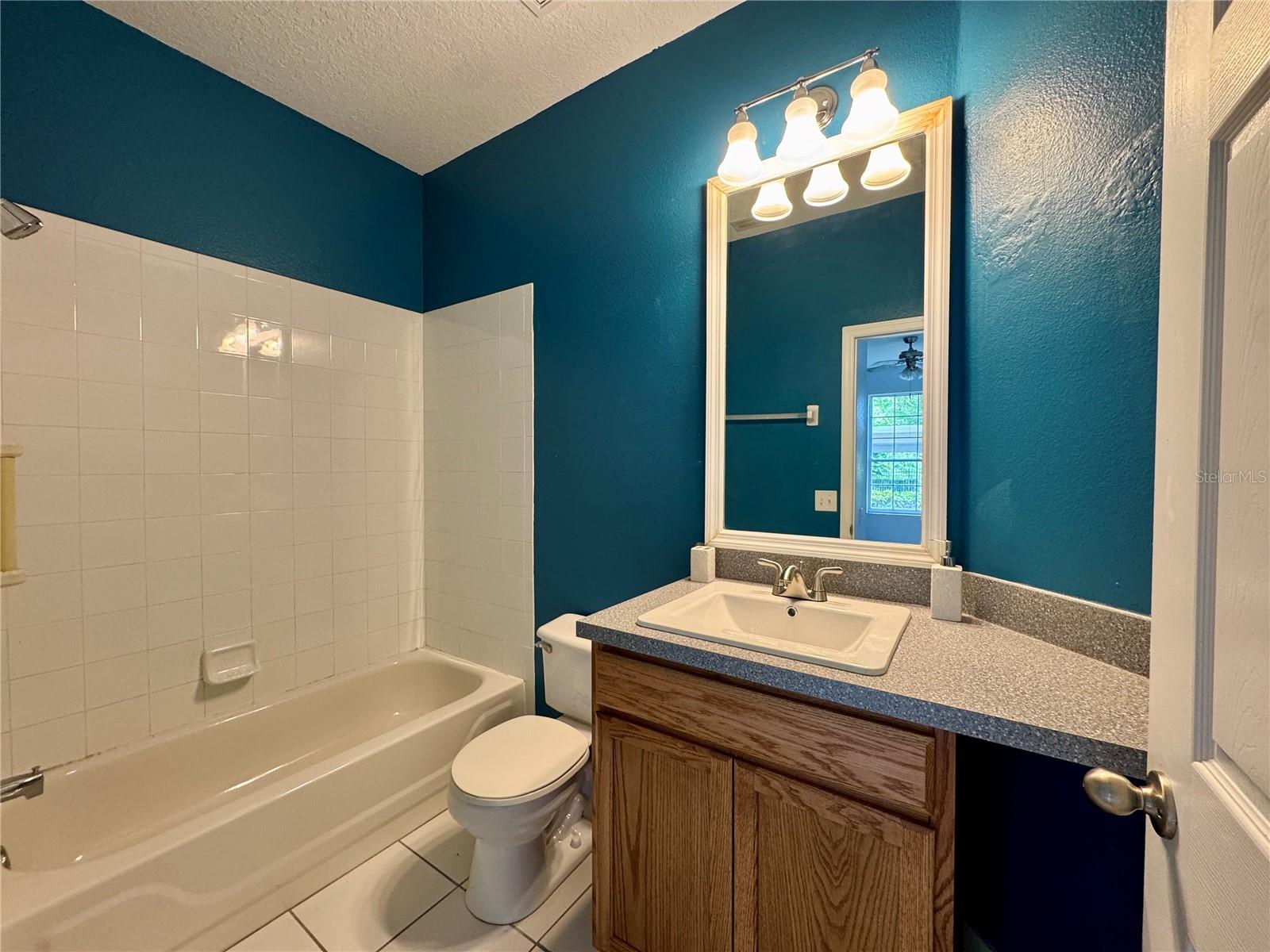 CRESTVIEW CONDO PH 01 - Residential
