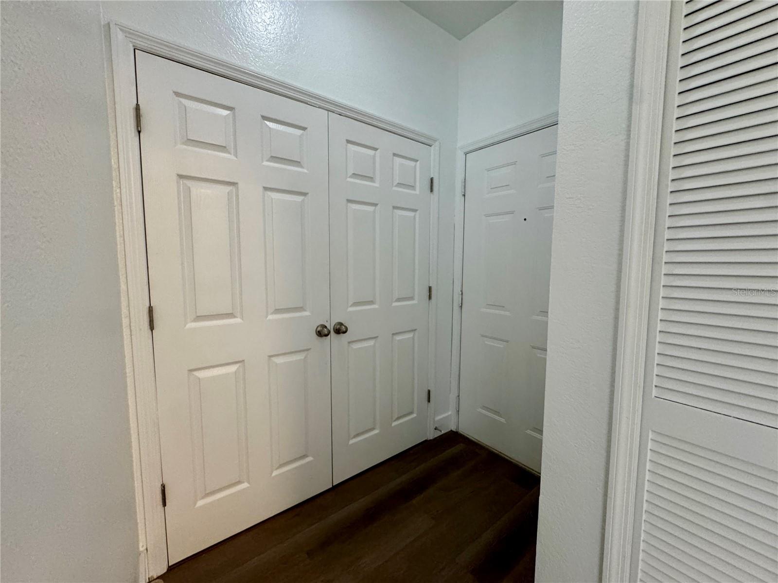 CRESTVIEW CONDO PH 01 - Residential