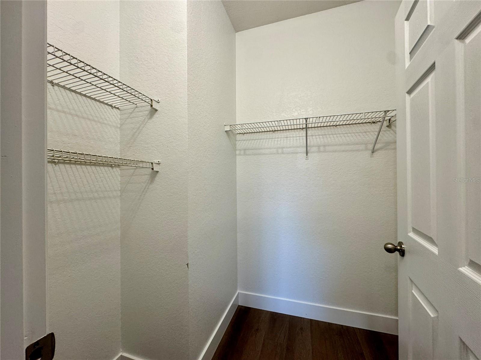 CRESTVIEW CONDO PH 01 - Residential