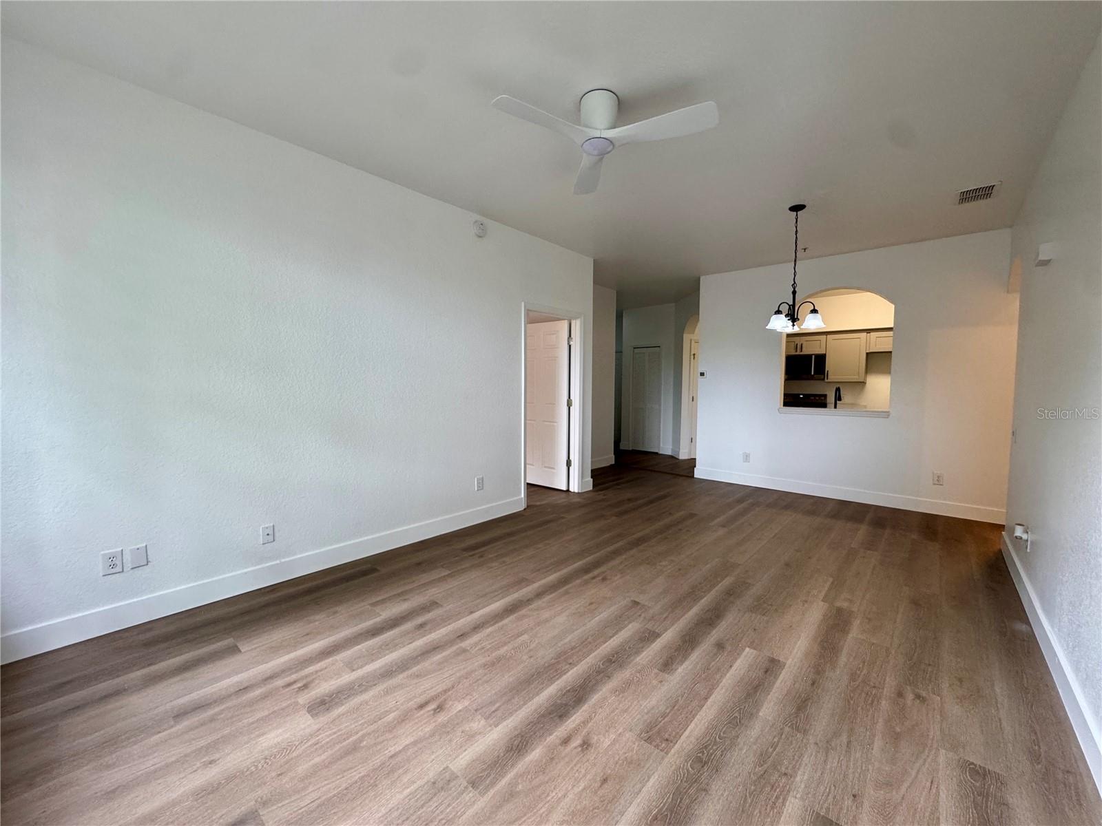 CRESTVIEW CONDO PH 01 - Residential