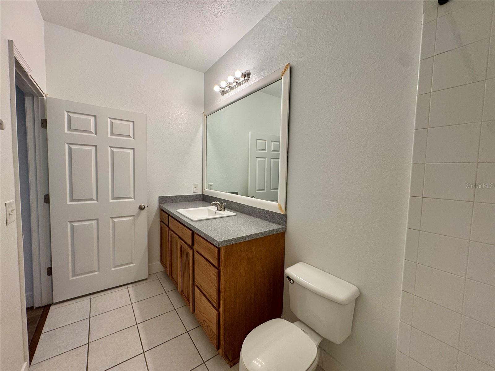 CRESTVIEW CONDO PH 01 - Residential