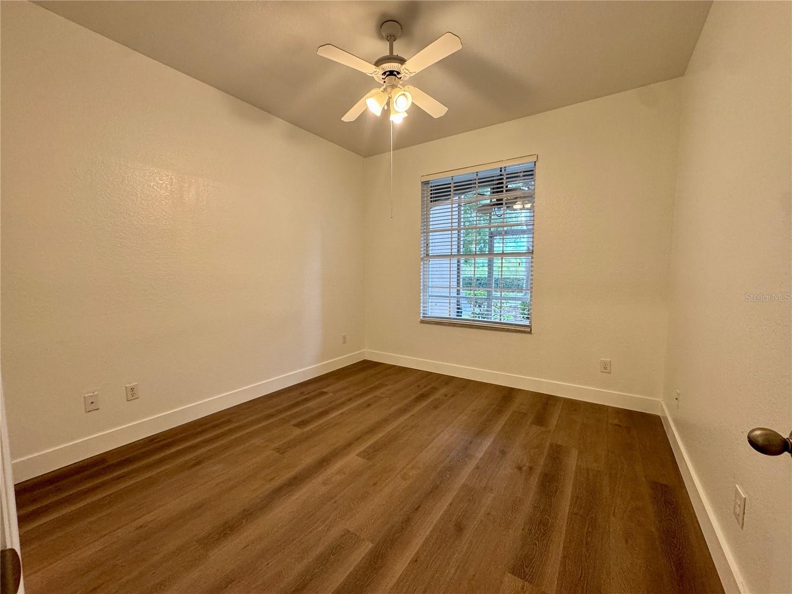 CRESTVIEW CONDO PH 01 - Residential