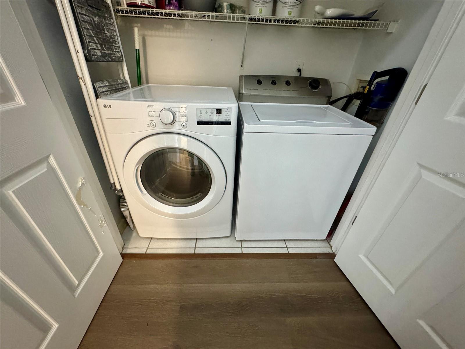 CRESTVIEW CONDO PH 01 - Residential
