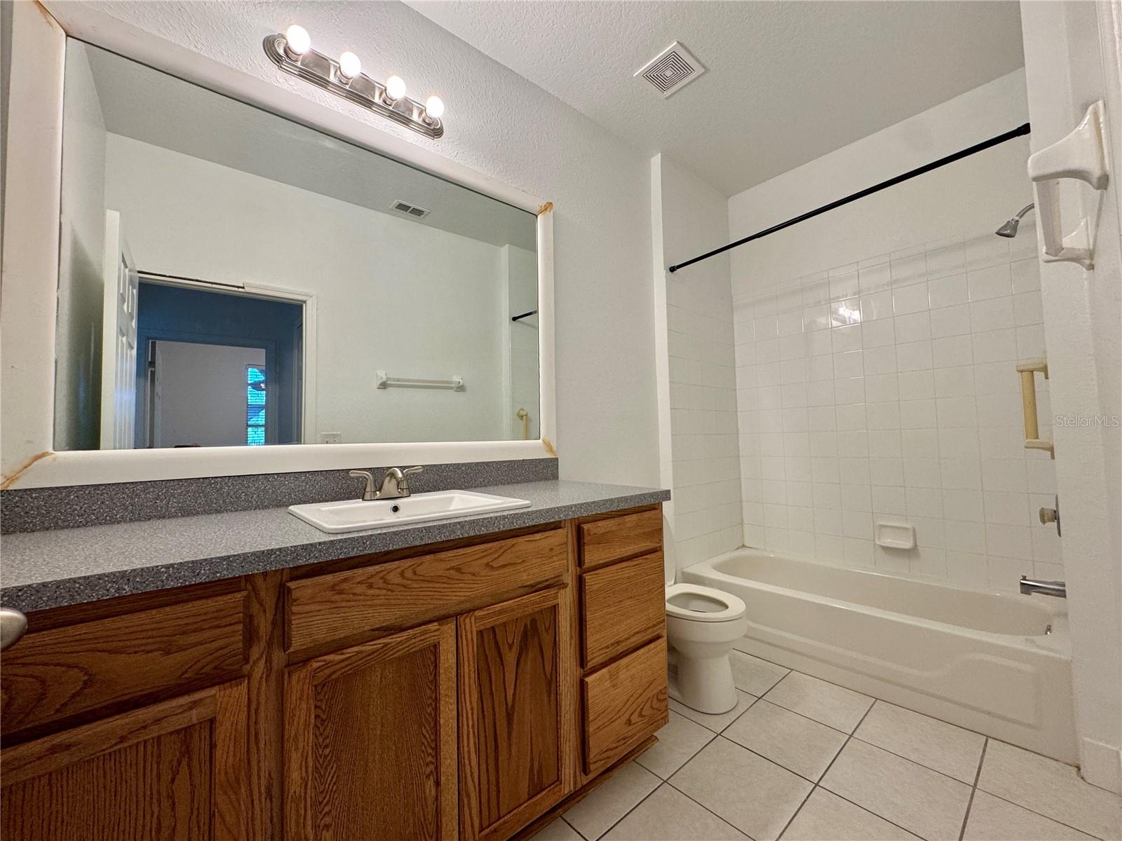 CRESTVIEW CONDO PH 01 - Residential