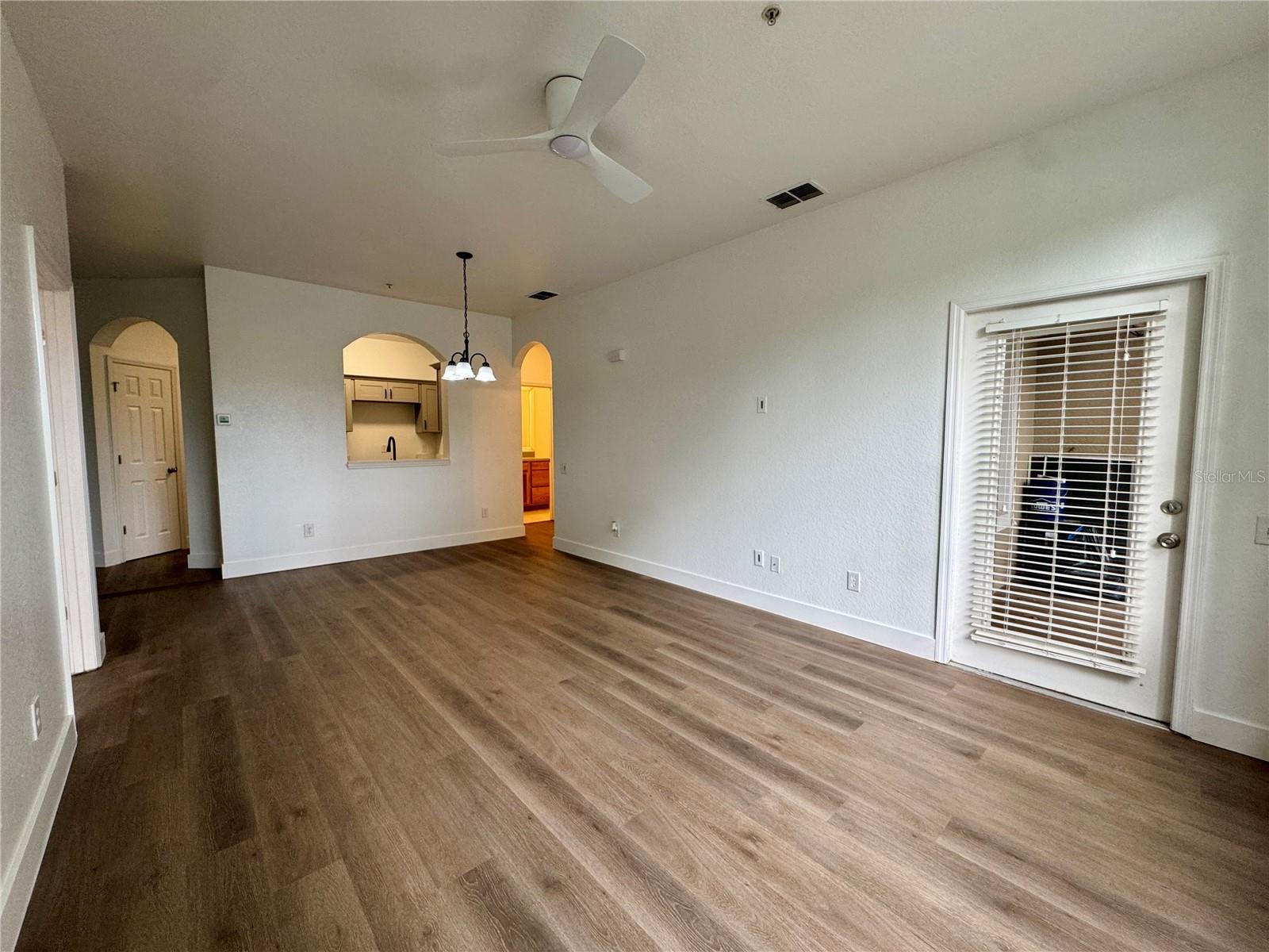 CRESTVIEW CONDO PH 01 - Residential