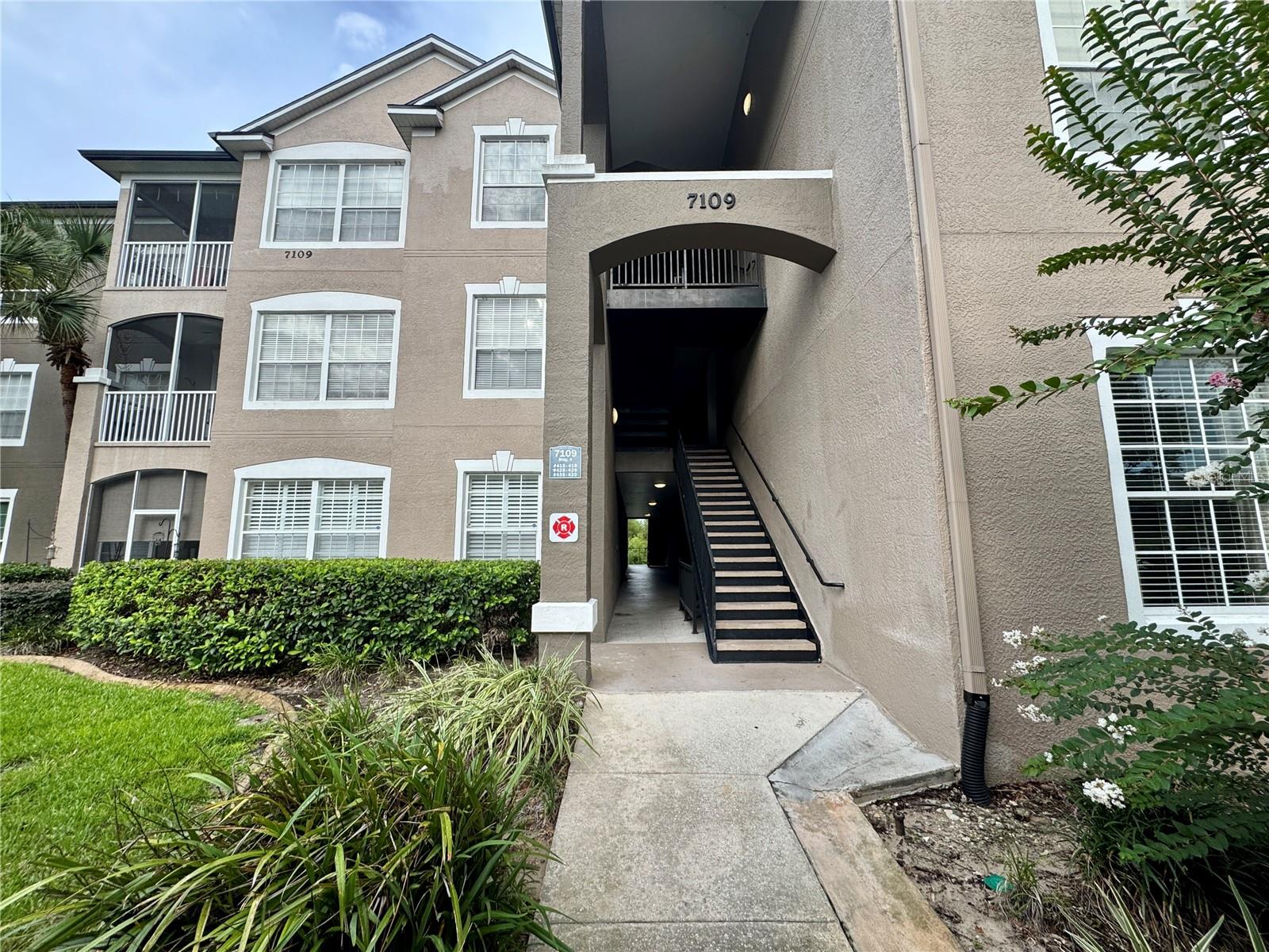 CRESTVIEW CONDO PH 01 - Residential