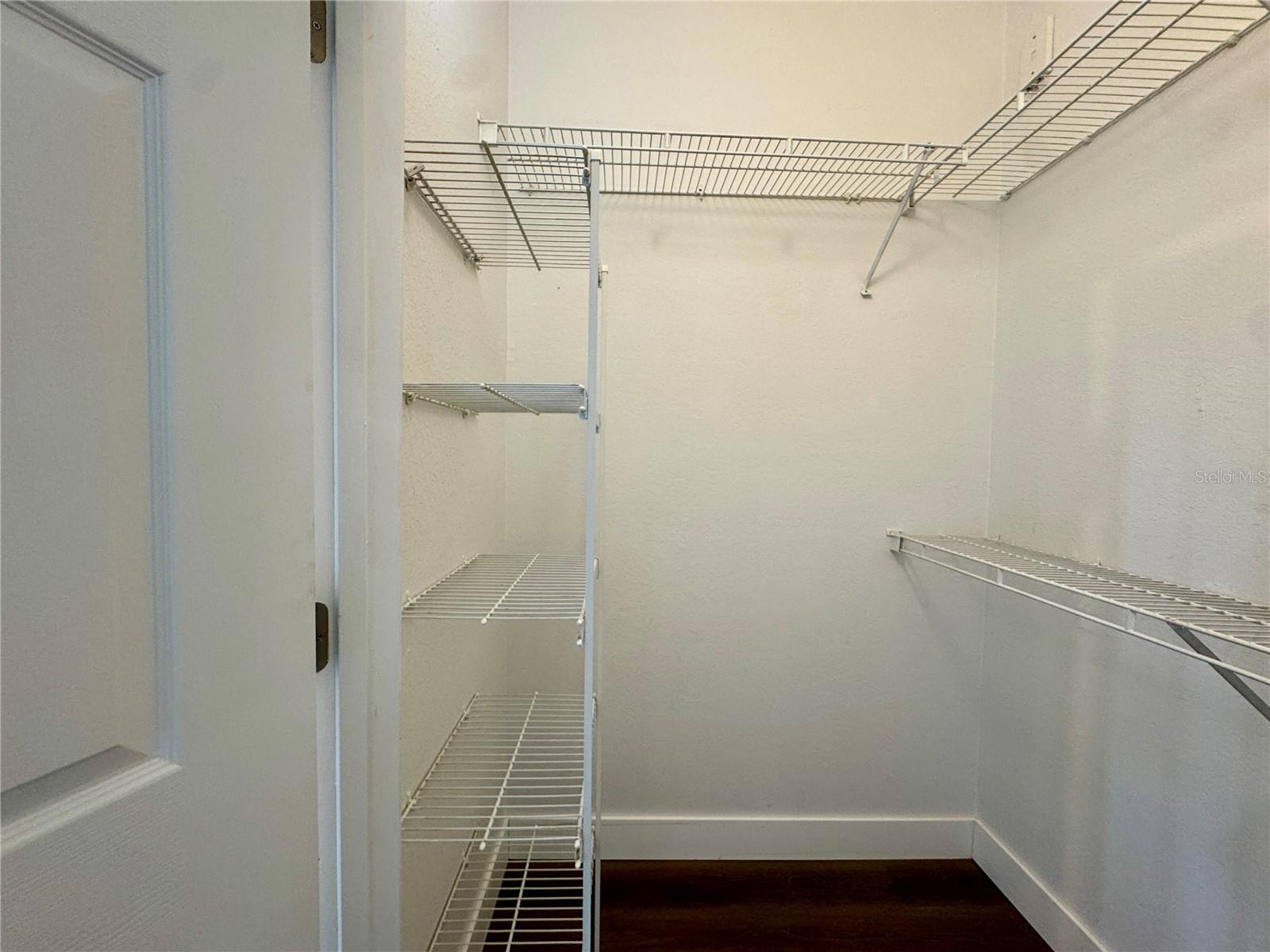 CRESTVIEW CONDO PH 01 - Residential