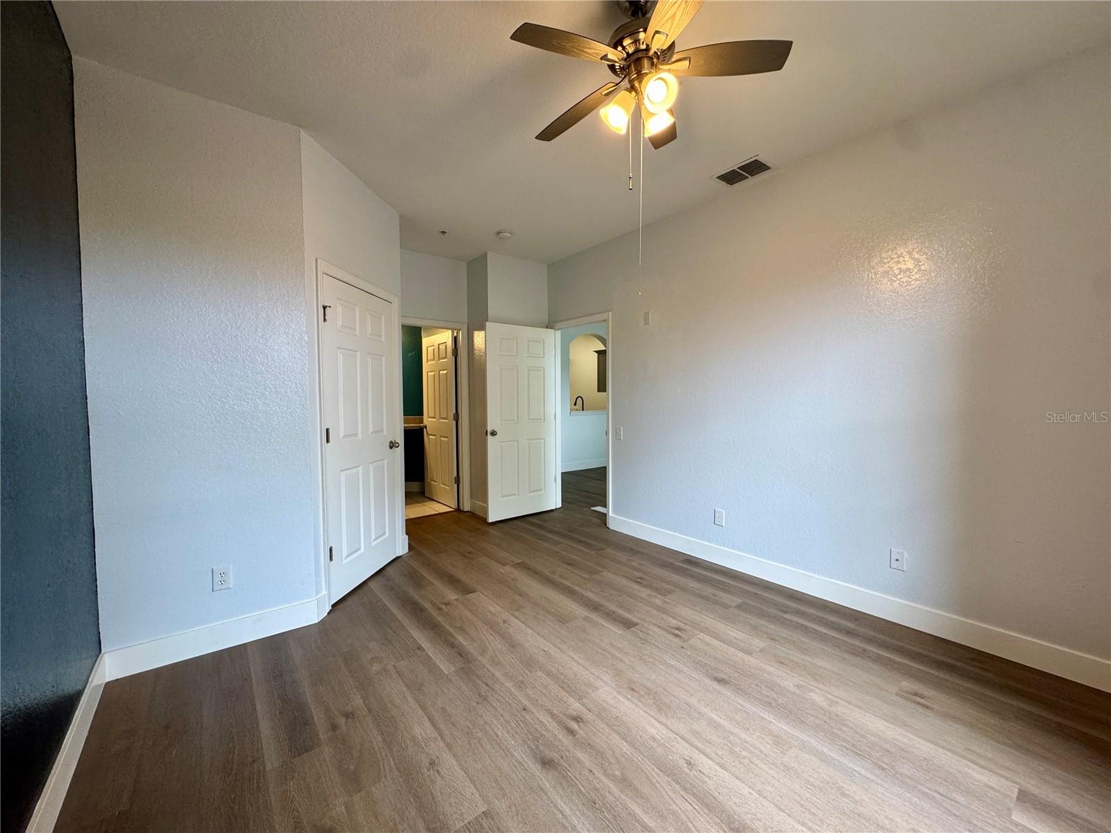CRESTVIEW CONDO PH 01 - Residential