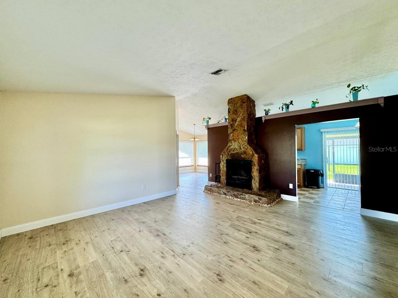 LAKEVIEW VILLAGE SEC A UNI - Residential Lease