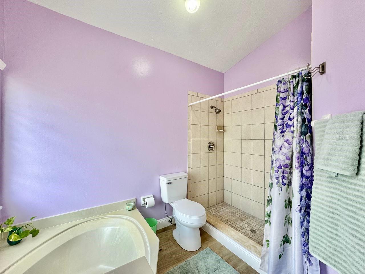 LAKEVIEW VILLAGE SEC A UNI - Residential Lease