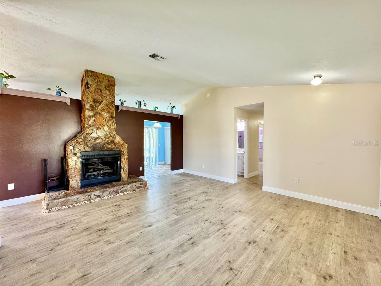 LAKEVIEW VILLAGE SEC A UNI - Residential Lease