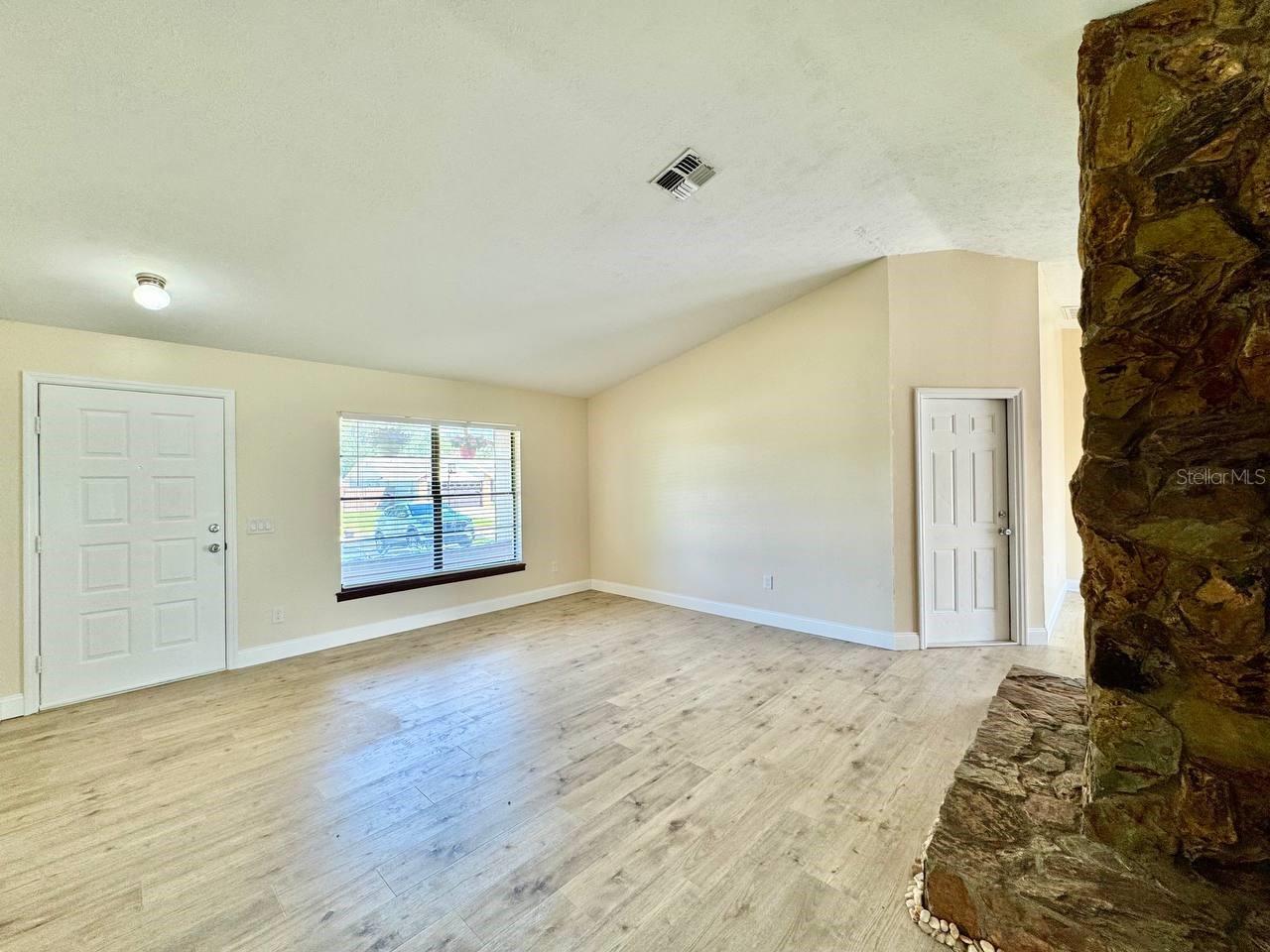 LAKEVIEW VILLAGE SEC A UNI - Residential Lease